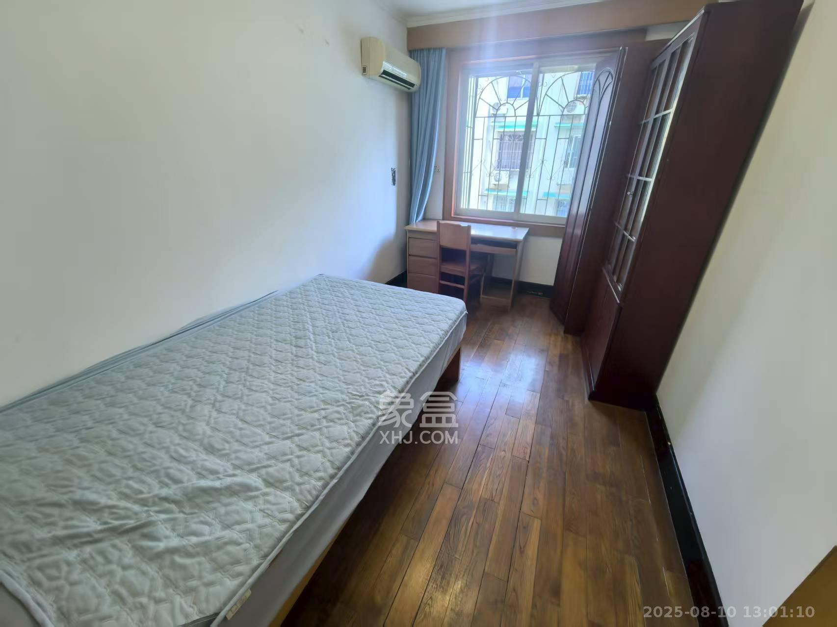 临江花园  4室2厅1卫    4300.0元/月室内图