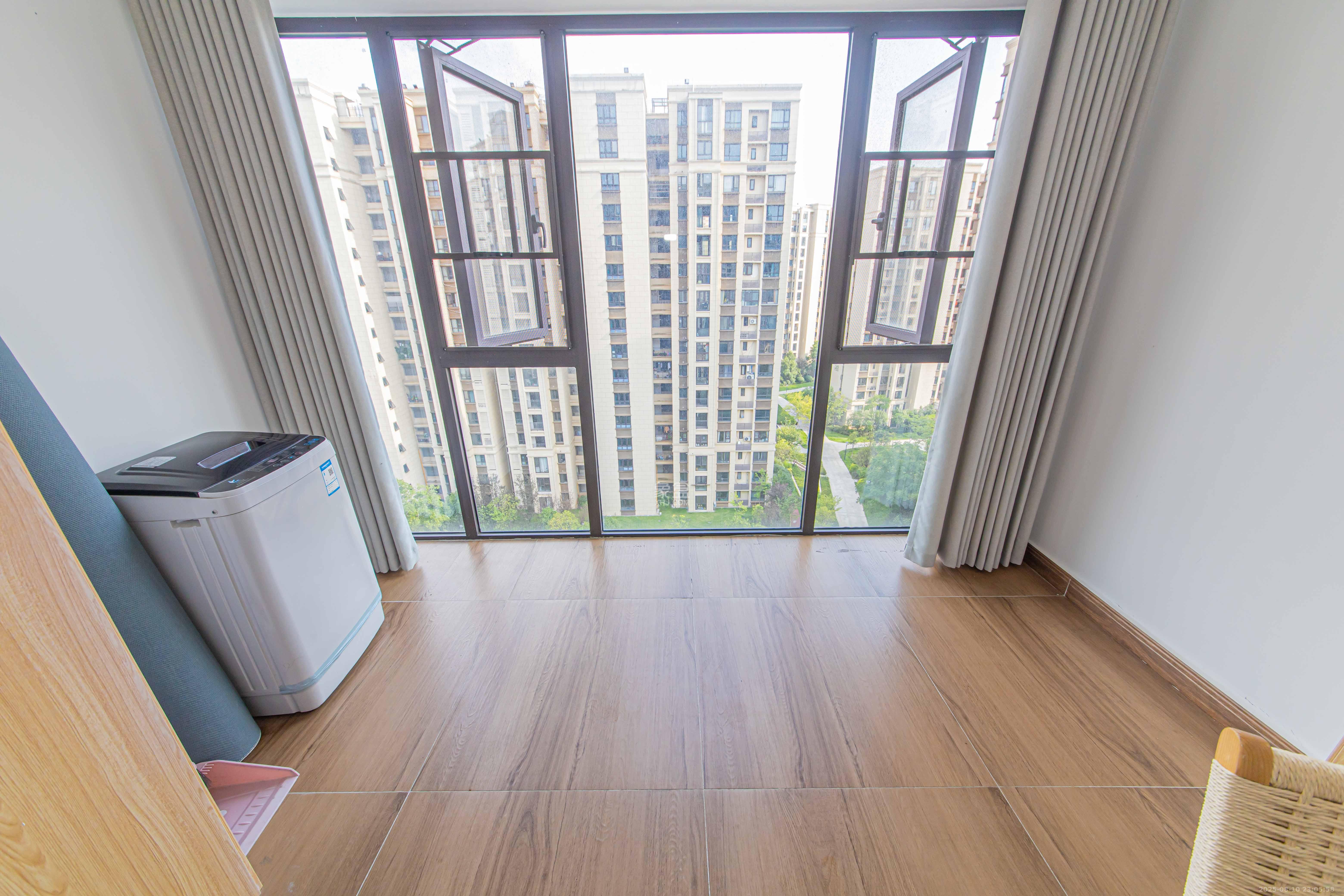 北辰中央公园DF区  3室2厅1卫    98.0万 北辰中央公园DF区  3室2厅1卫    98.0万阳台