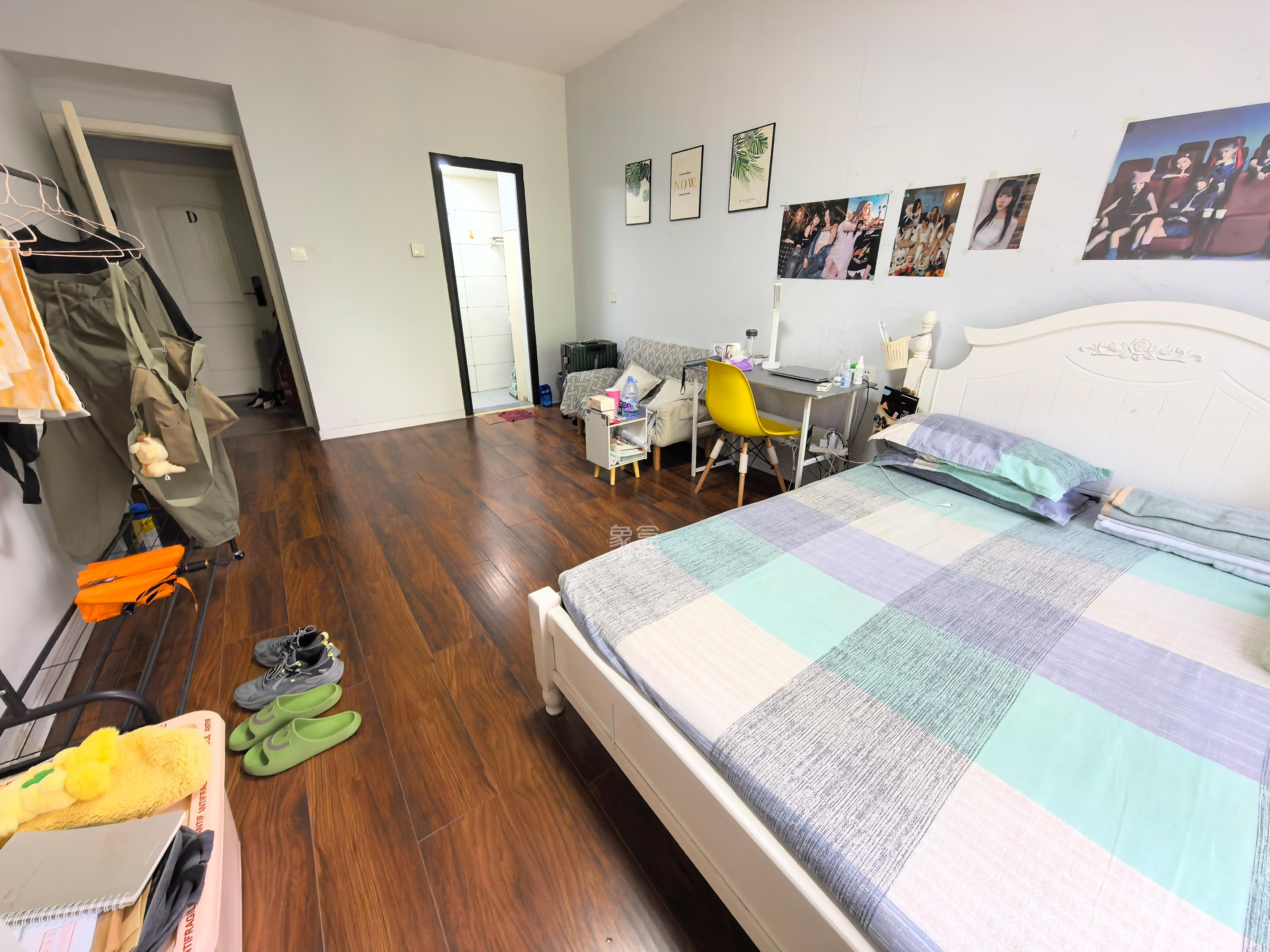 三万英尺  1室2厅2卫    1150.0元/月 三万英尺  1室2厅2卫    1150.0元/月室内图