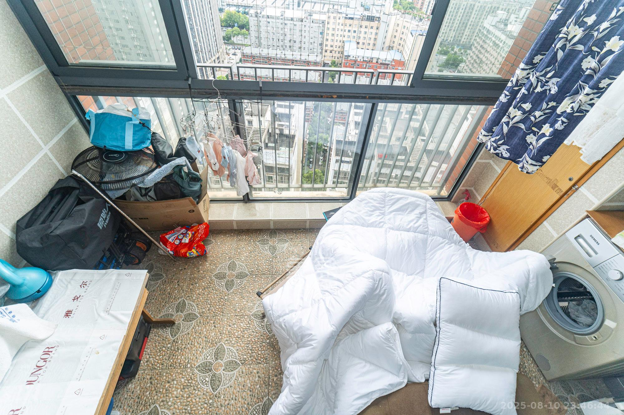 华润凤凰城二期 3室2厅1卫 69.8万 华润凤凰城二期 3室2厅1卫 69.8万阳台