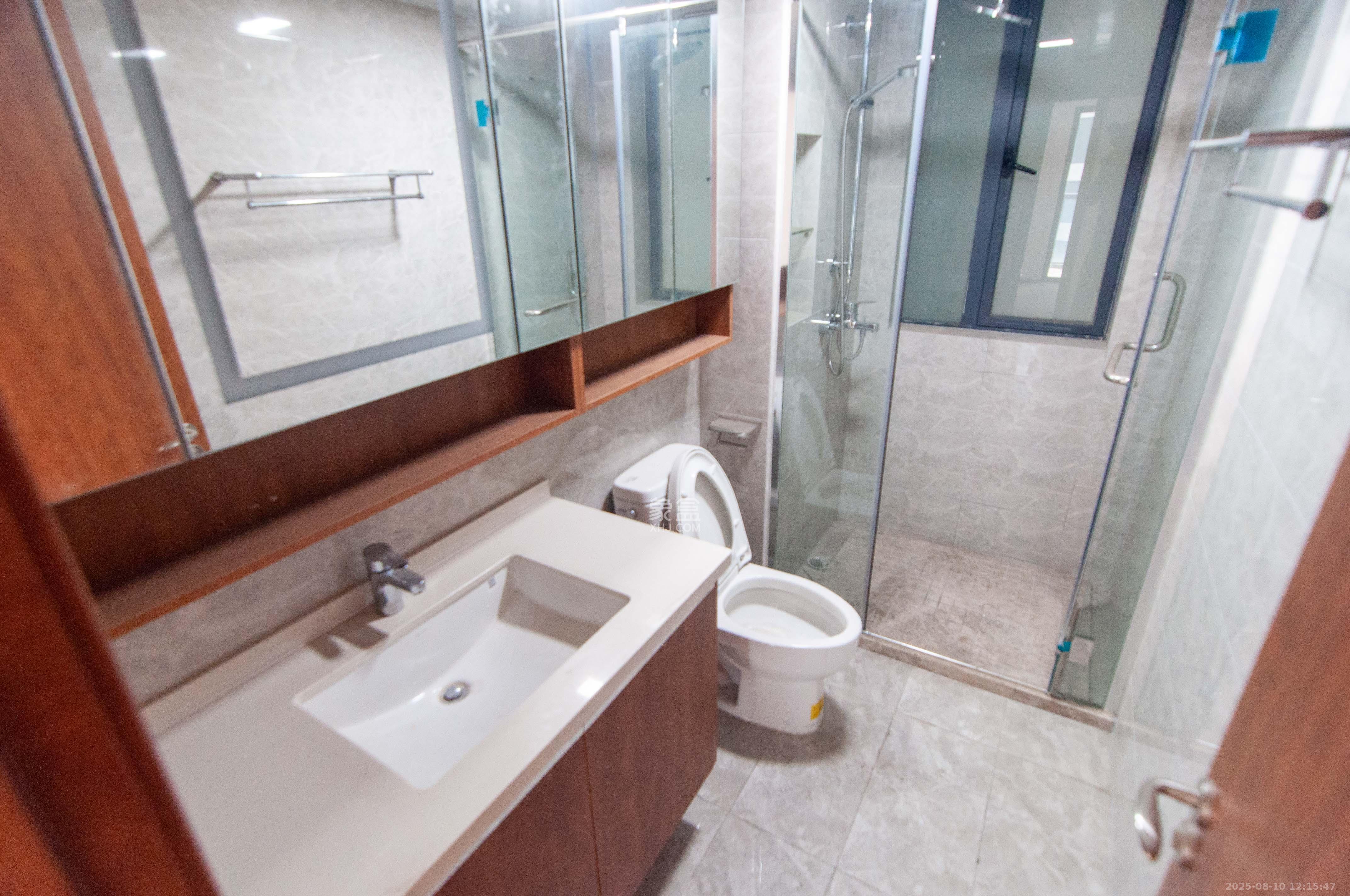 旭辉都会山 3室2厅2卫 168.0万 旭辉都会山 3室2厅2卫 168.0万卫生间