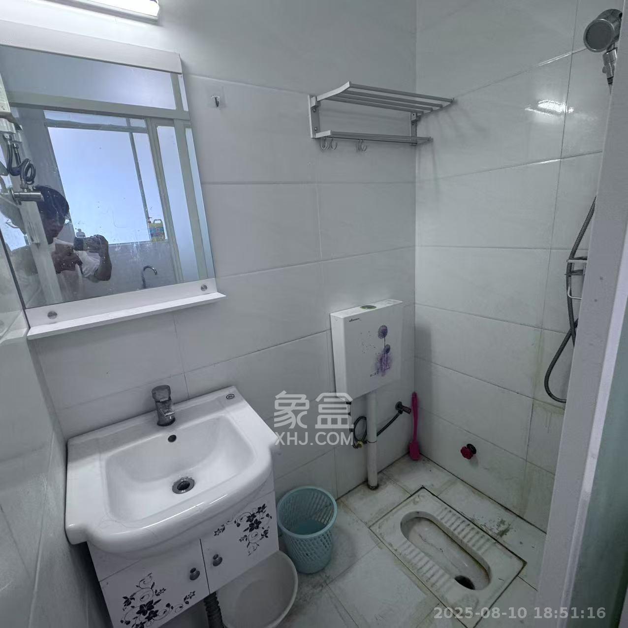 恒泰广场 1室1厅1卫 1400.0元/月 恒泰广场 1室1厅1卫 1400.0元/月室内图