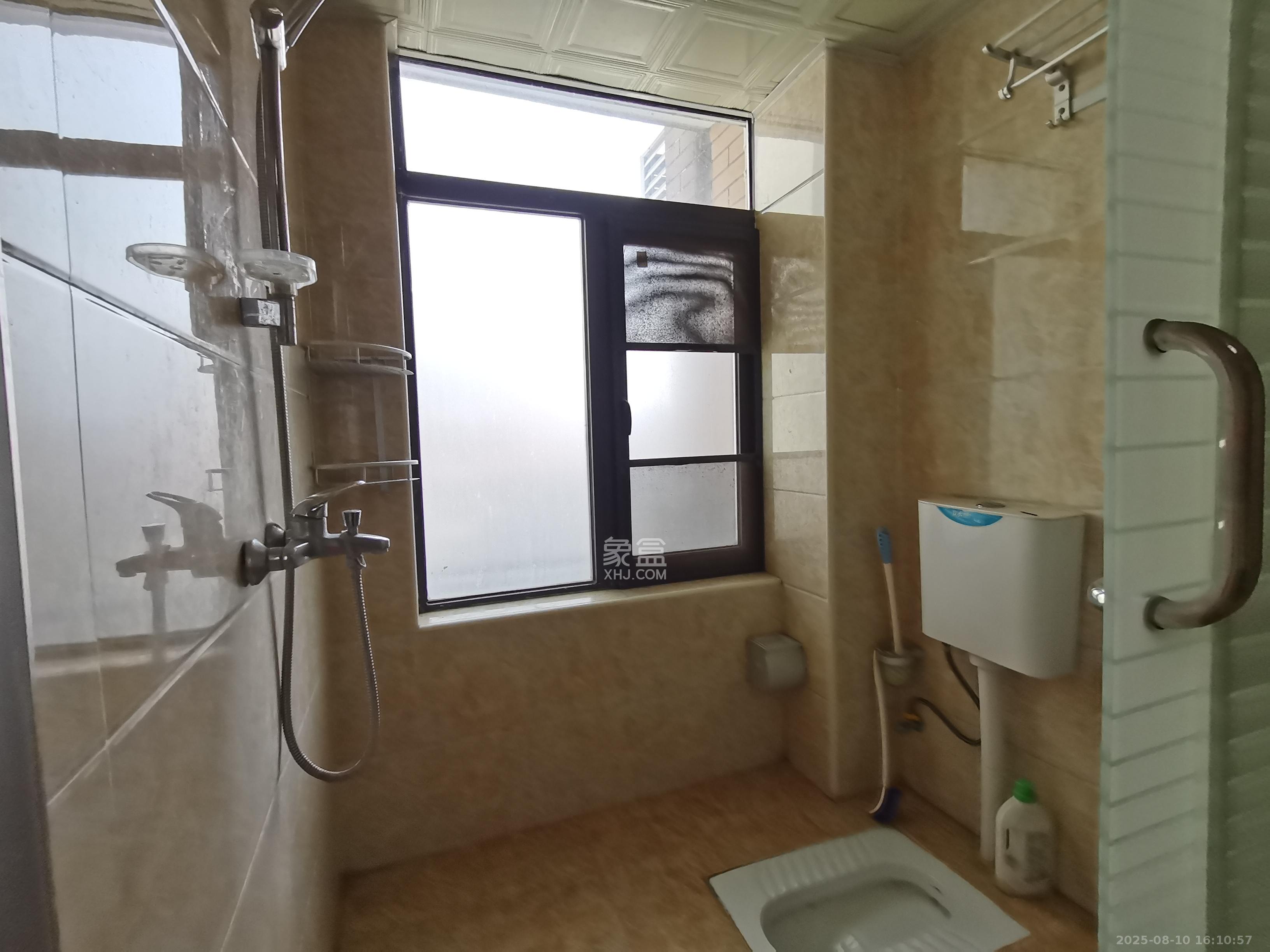 阳光100三期 1室2厅1卫 2300.0元/月 阳光100三期 1室2厅1卫 2300.0元/月室内图