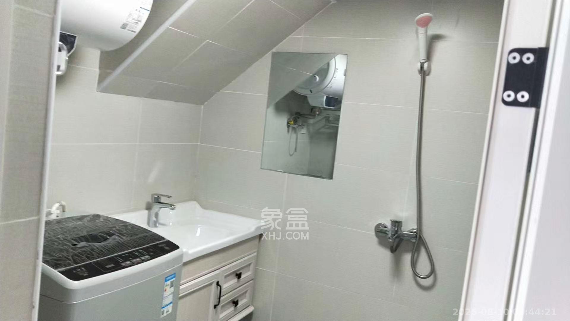 芙蓉万国城MOMA(卓越汇富苑)  3室1厅1卫    2300.0元/月 芙蓉万国城MOMA(卓越汇富苑)  3室1厅1卫    2300.0元/月室内图