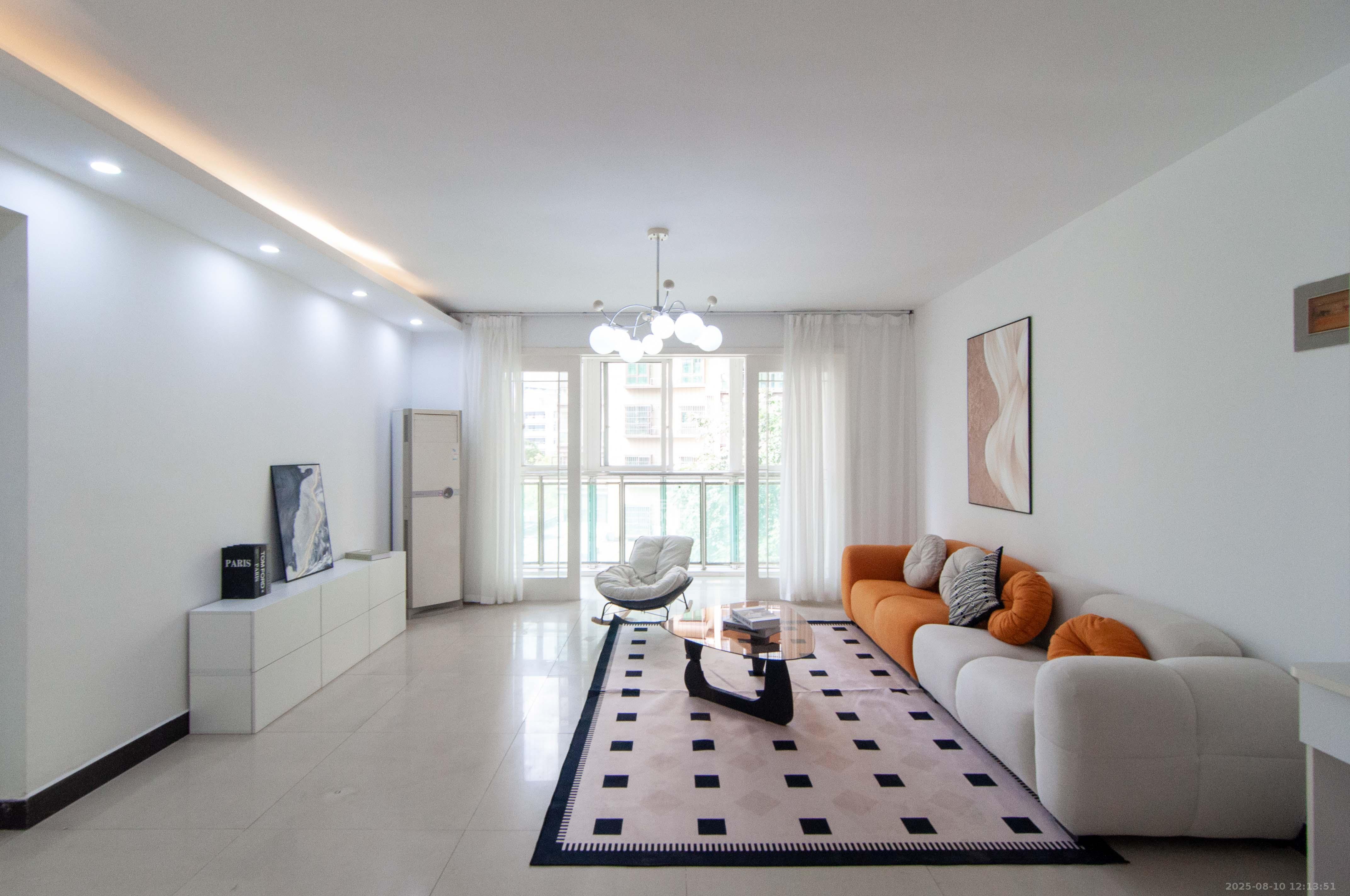 麓谷加州阳光 3室2厅2卫 89.0万 麓谷加州阳光 3室2厅2卫 89.0万客厅