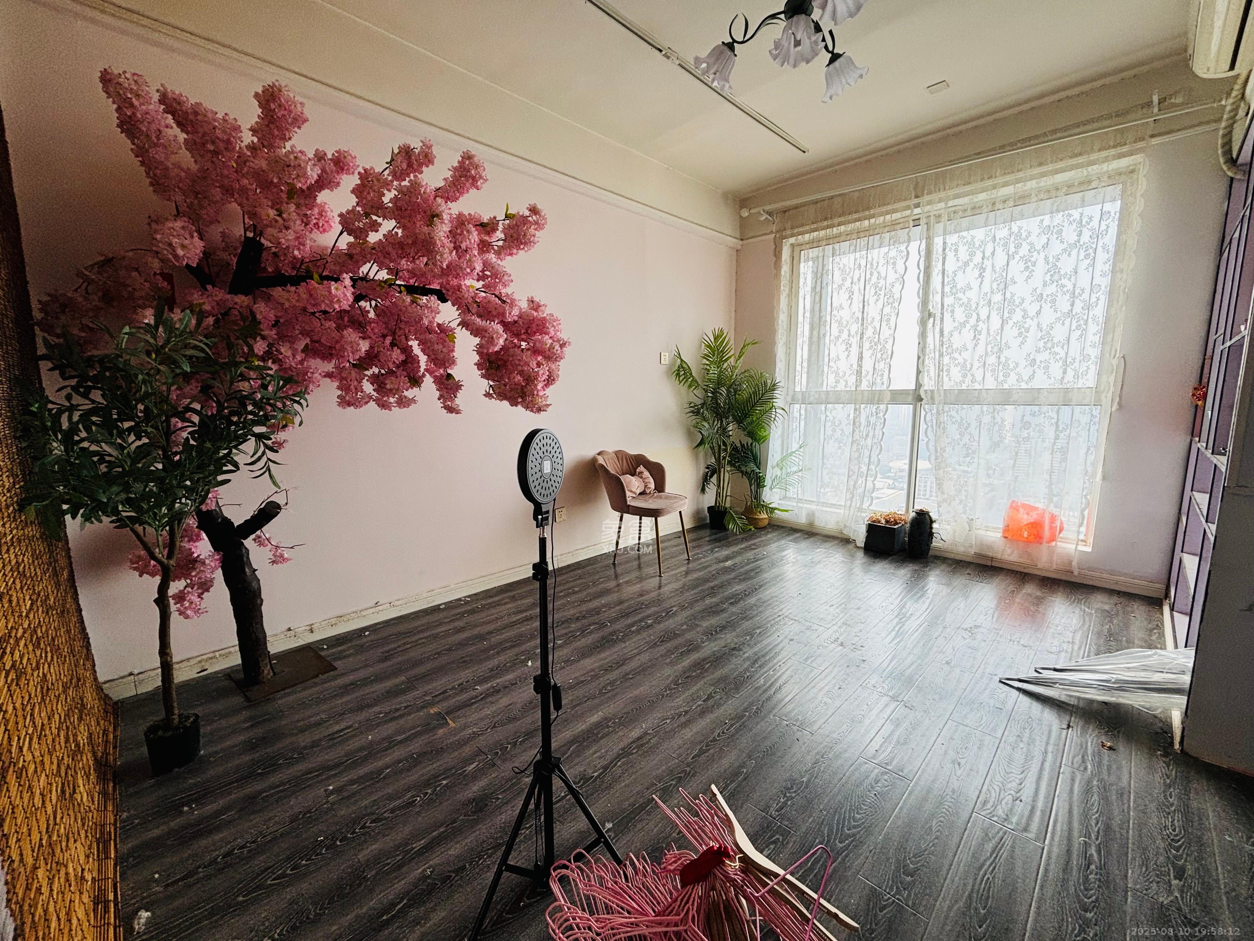 君临国际 3室2厅1卫 4600.0元/月 君临国际 3室2厅1卫 4600.0元/月室内图