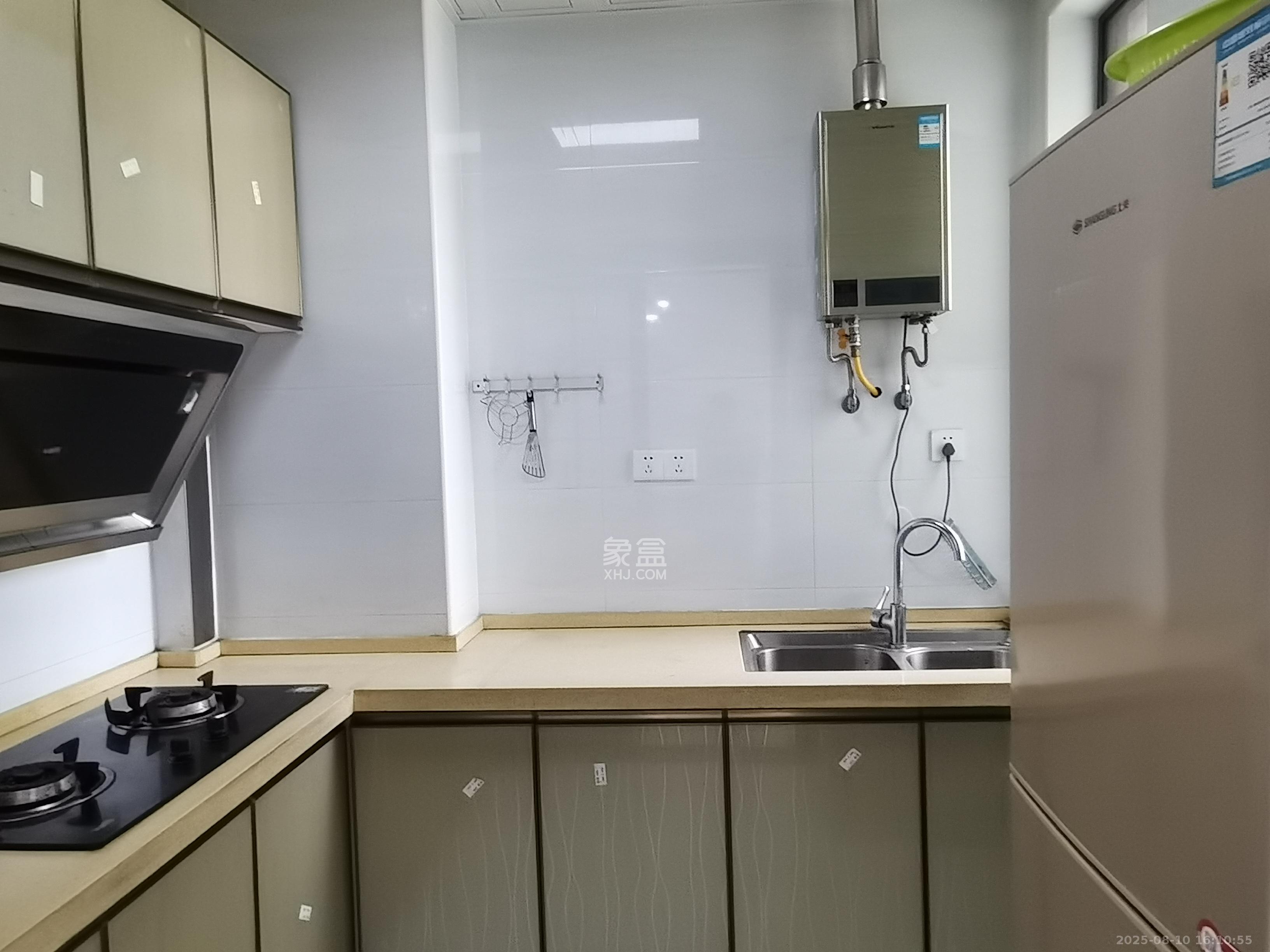 阳光100三期 1室2厅1卫 2300.0元/月 阳光100三期 1室2厅1卫 2300.0元/月室内图