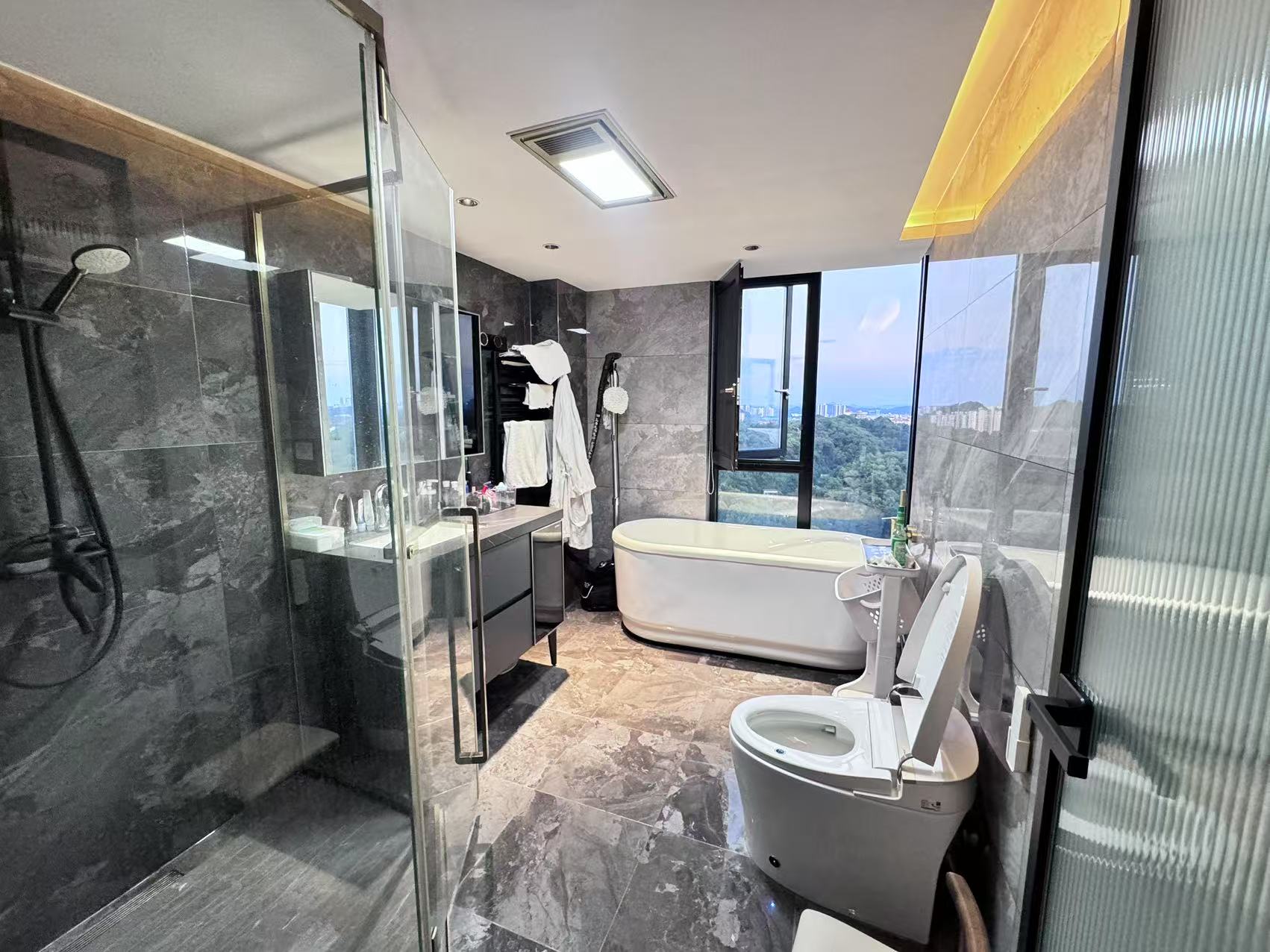 山水国际 4室2厅3卫 198.0万 山水国际 4室2厅3卫 198.0万室内图