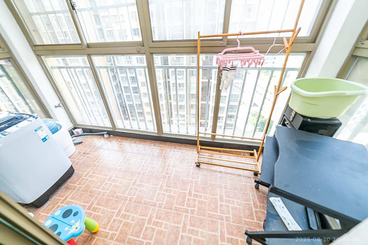 层上观邸  3室2厅1卫    64.0万 层上观邸  3室2厅1卫    64.0万阳台