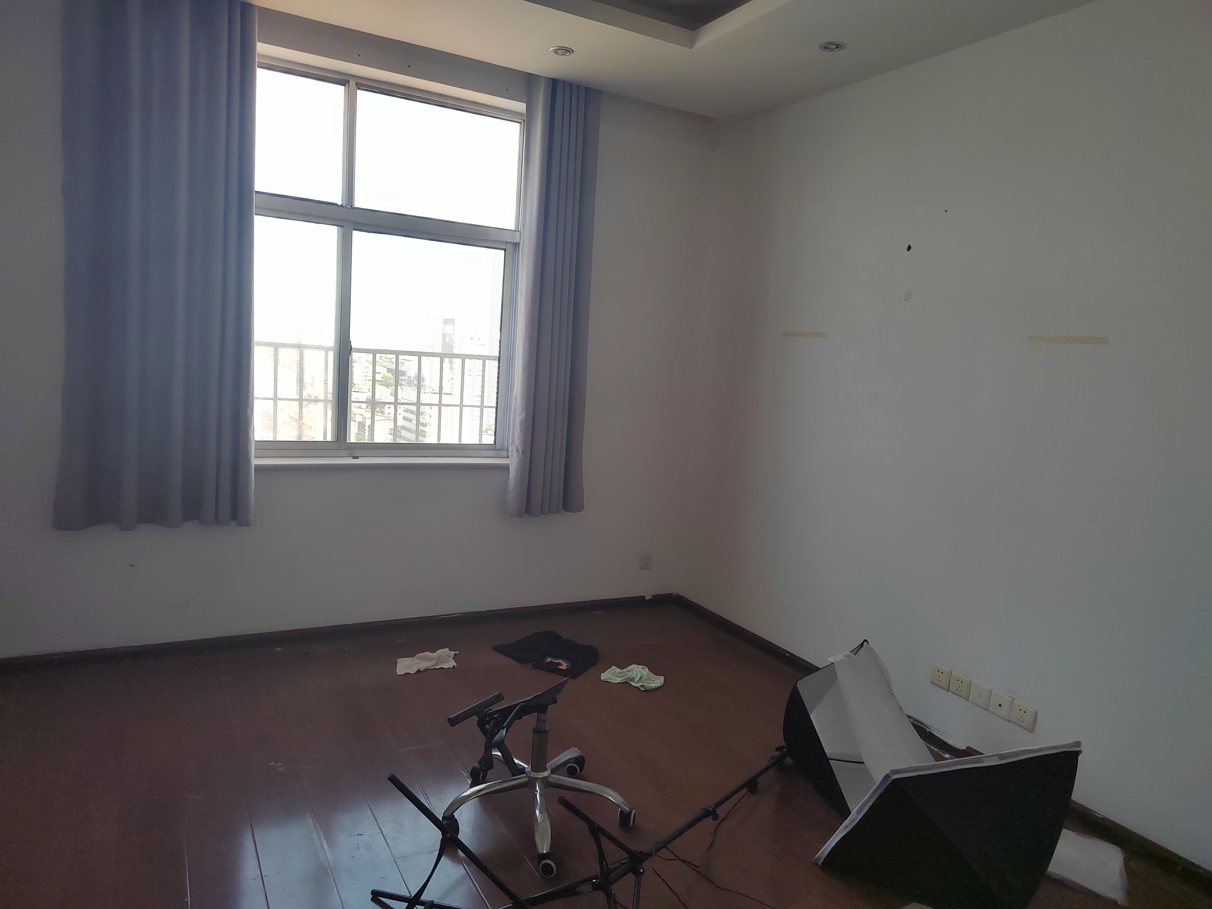 鹏泰国际  4室1厅2卫    3600.0元/月 鹏泰国际  4室1厅2卫    3600.0元/月室内图