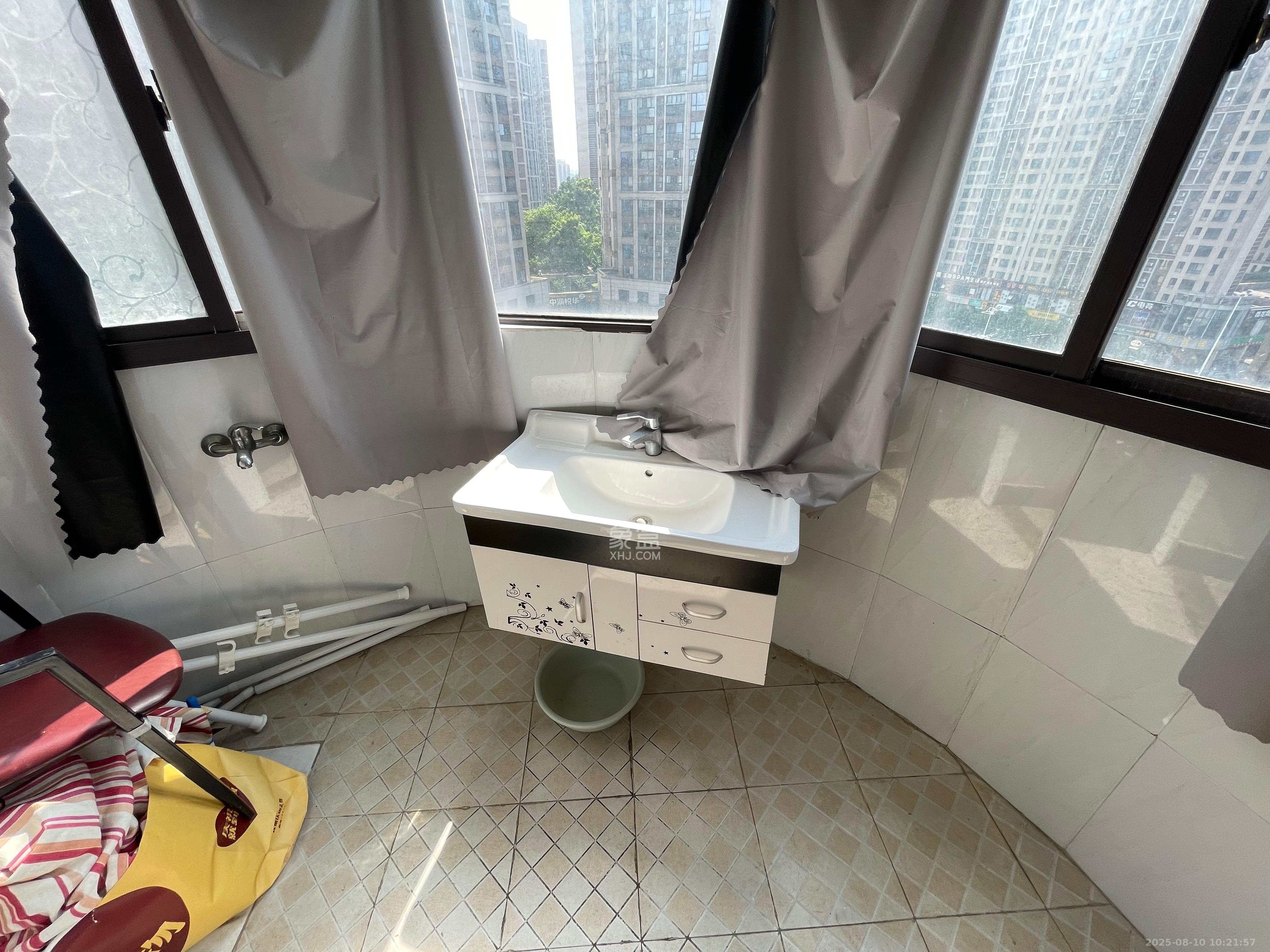 麓山枫情  2室1厅1卫    1800.0元/月 麓山枫情  2室1厅1卫    1800.0元/月室内图