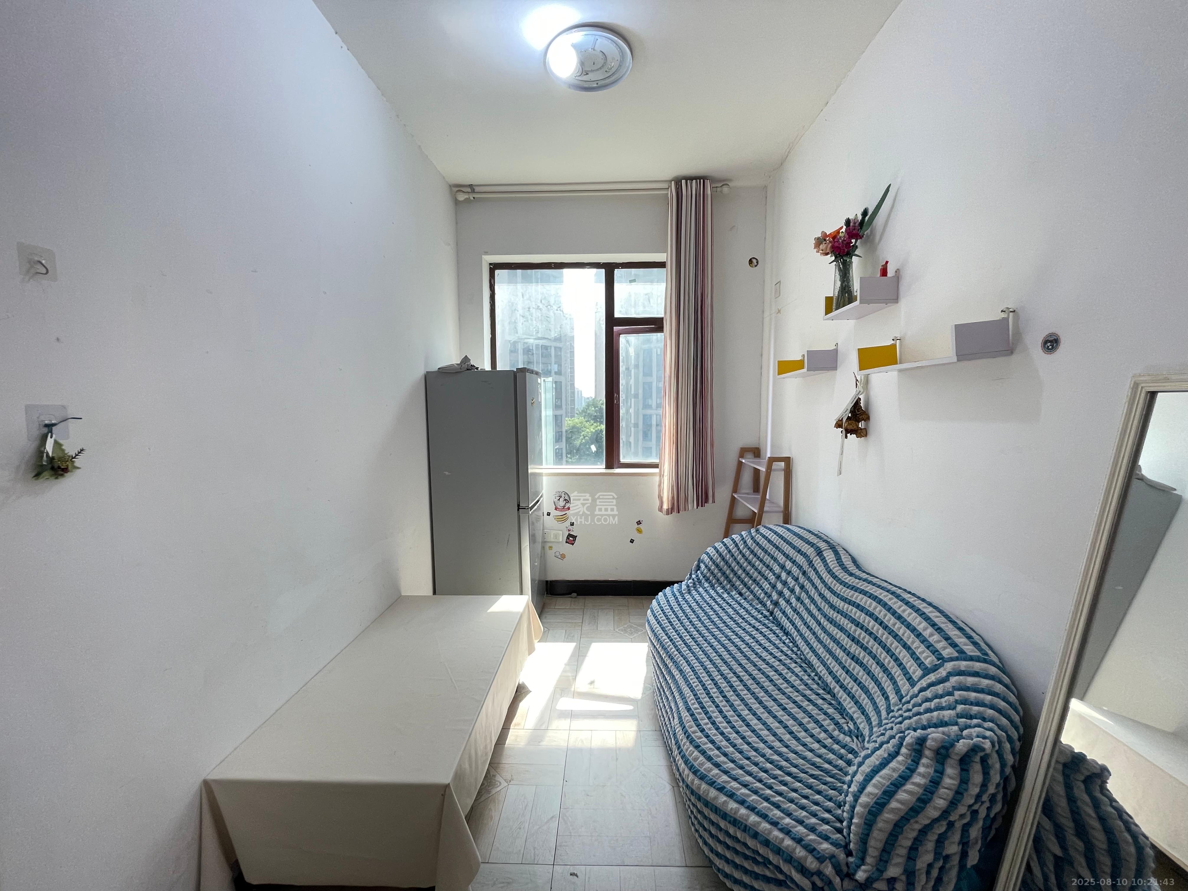 麓山枫情  2室1厅1卫    1800.0元/月 麓山枫情  2室1厅1卫    1800.0元/月室内图