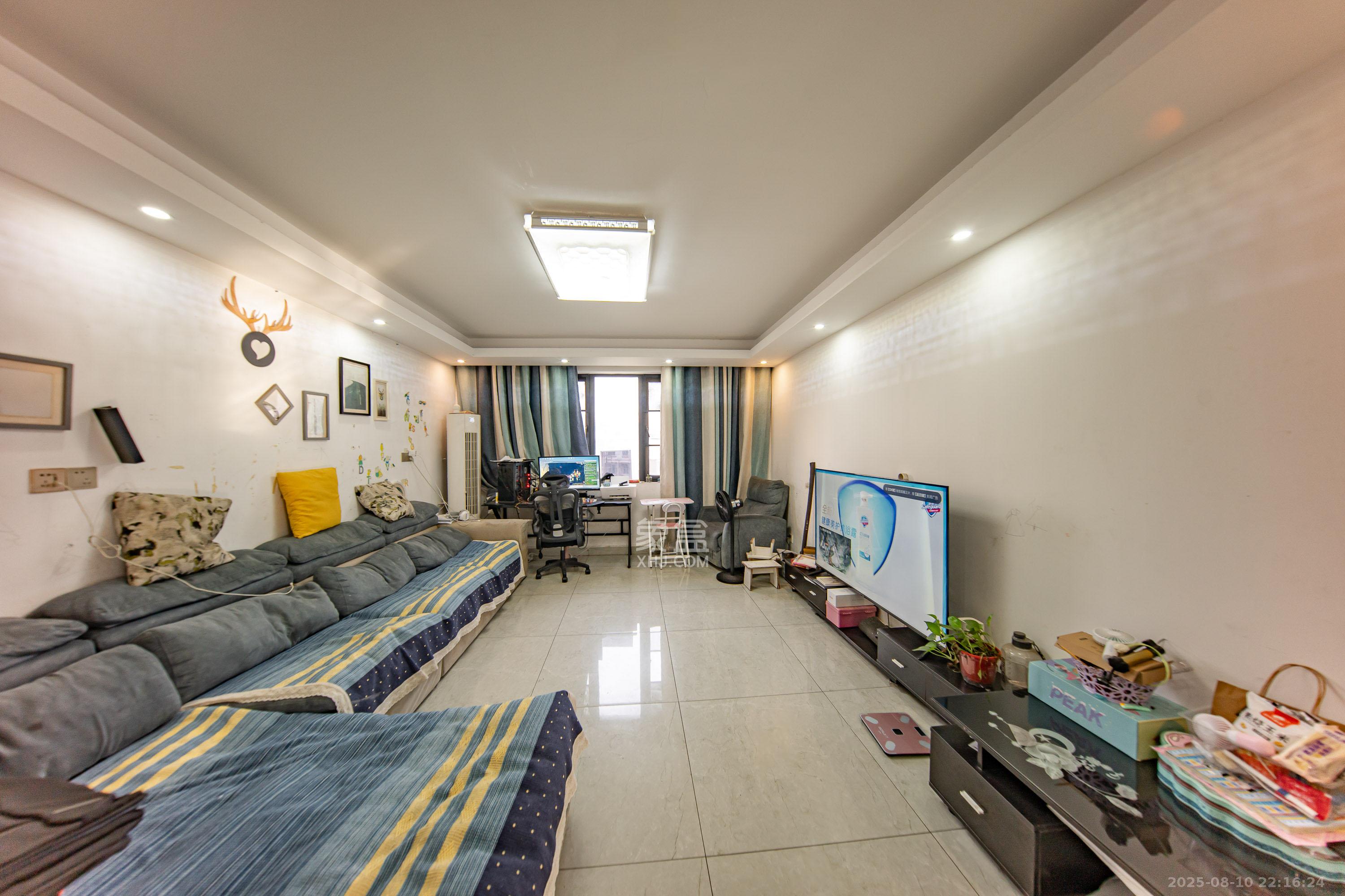 含浦家苑  5室2厅2卫    64.8万客厅