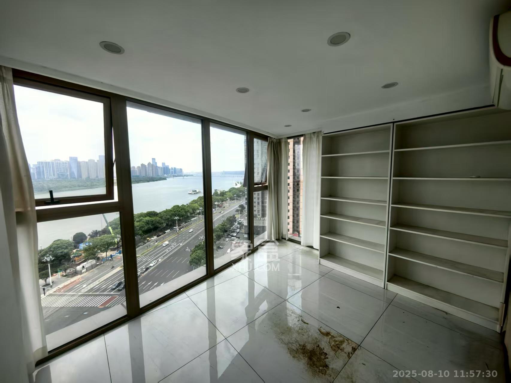 潮宗御苑  4室2厅2卫    5800.0元/月室内图