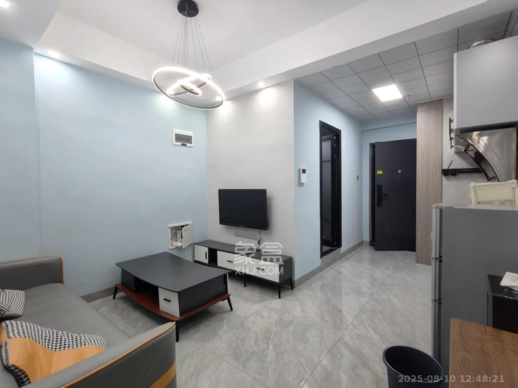 芙蓉万国城MOMA(卓越汇富苑)  3室2厅1卫    1700.0元/月 芙蓉万国城MOMA(卓越汇富苑)  3室2厅1卫    1700.0元/月室内图1