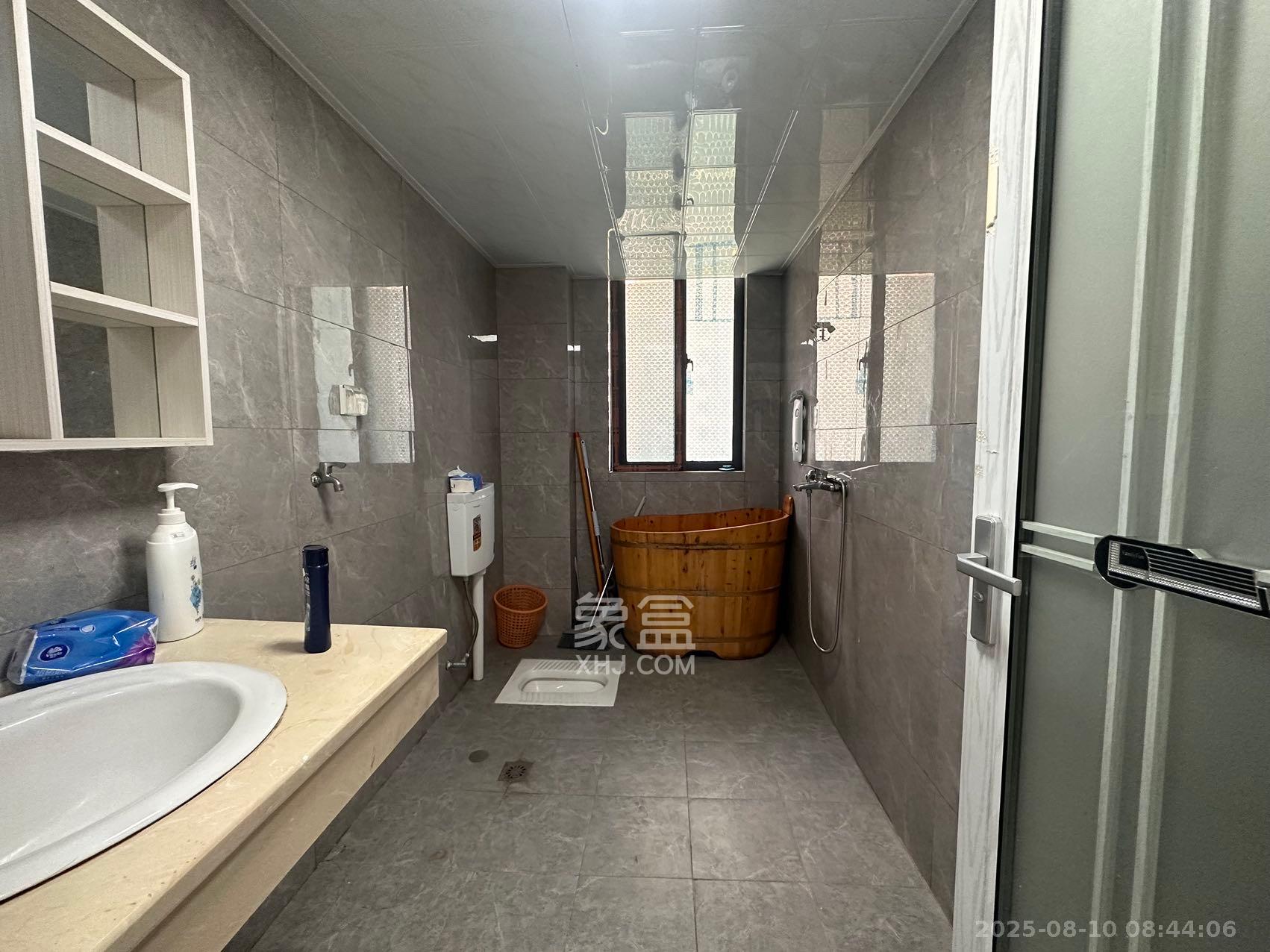 西湖鸿运佳苑  1室0厅0卫    2500.0元/月室内图