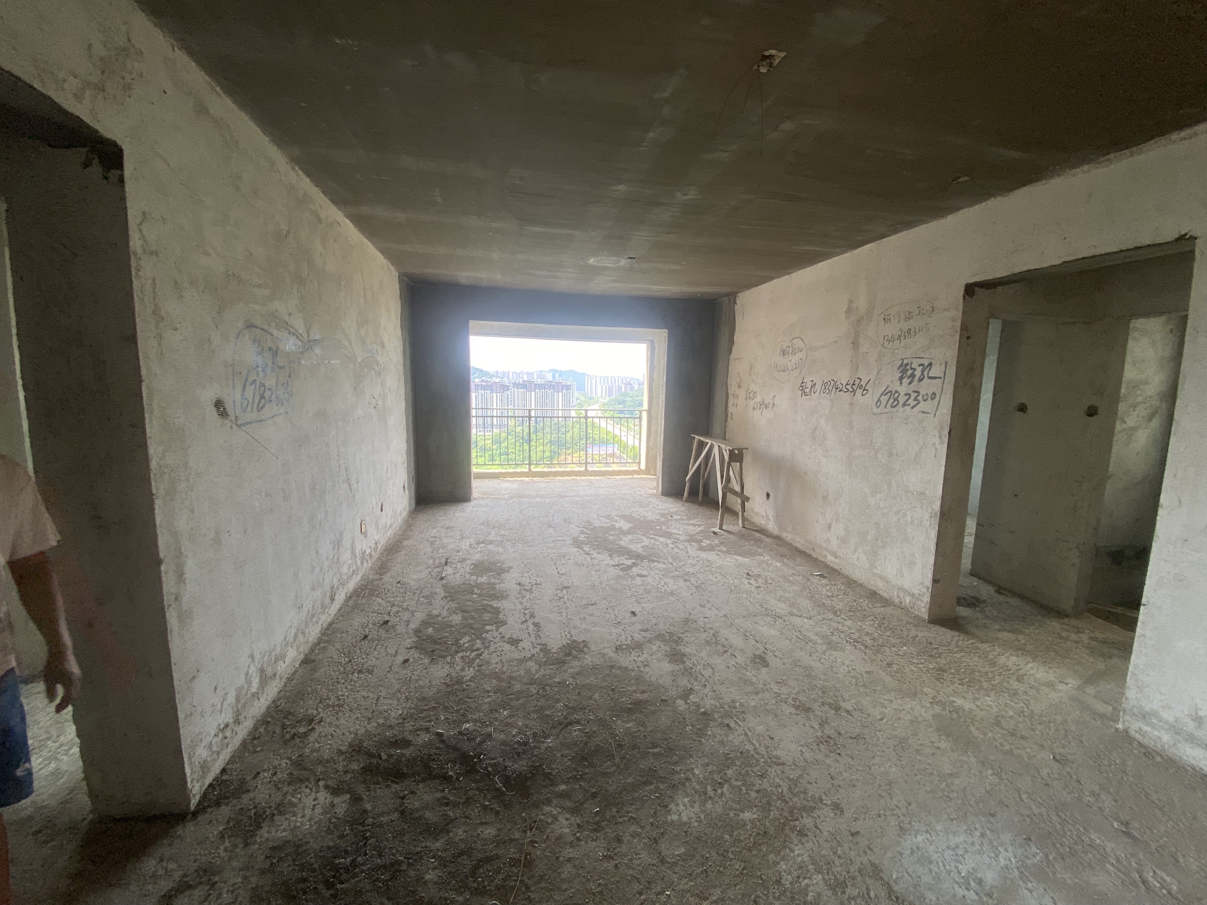 壹号公馆 3室2厅1卫 45.0万 壹号公馆 3室2厅1卫 45.0万客厅