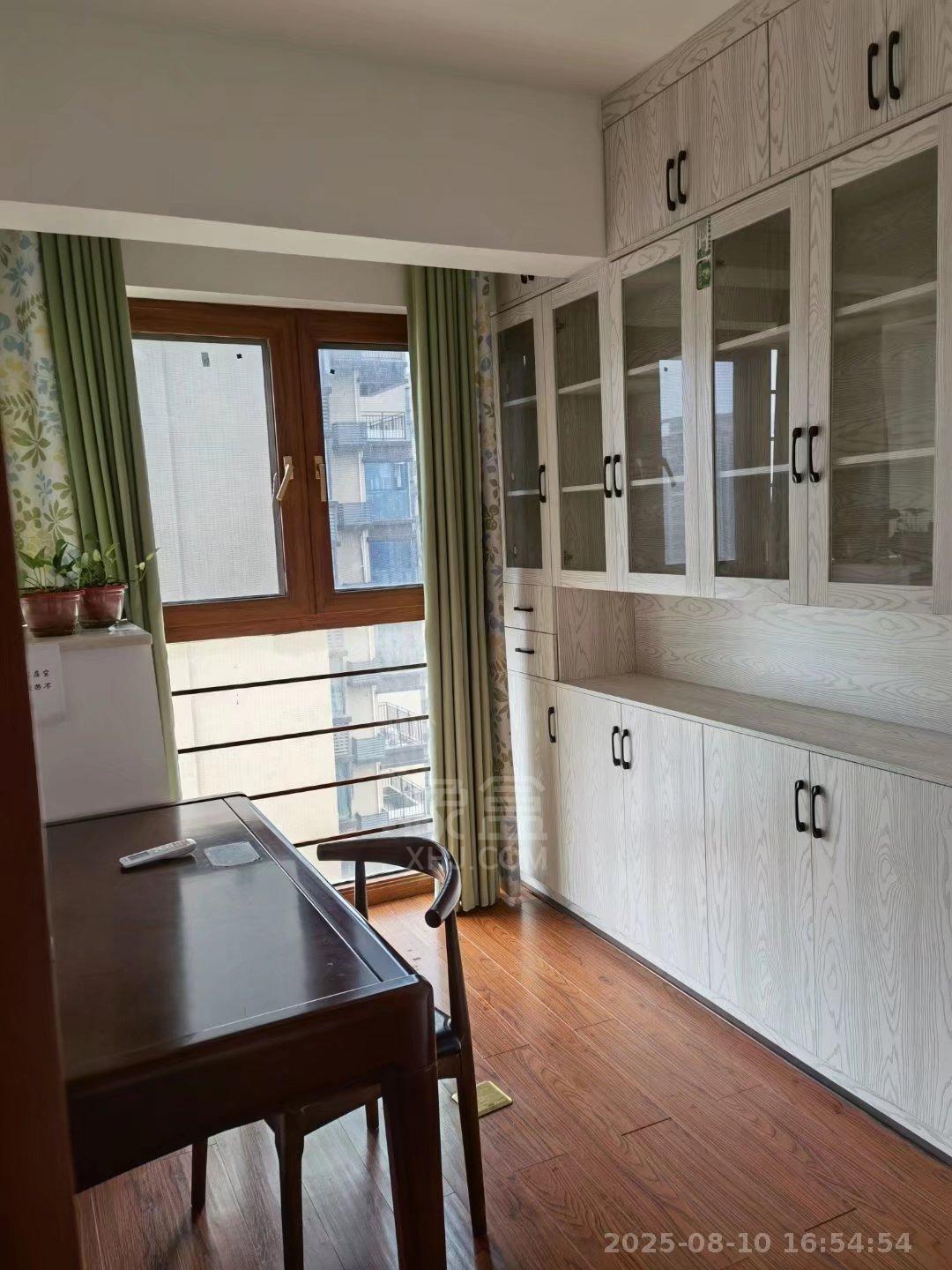 春藤小镇 3室2厅2卫 2000.0元/月 春藤小镇 3室2厅2卫 2000.0元/月室内图