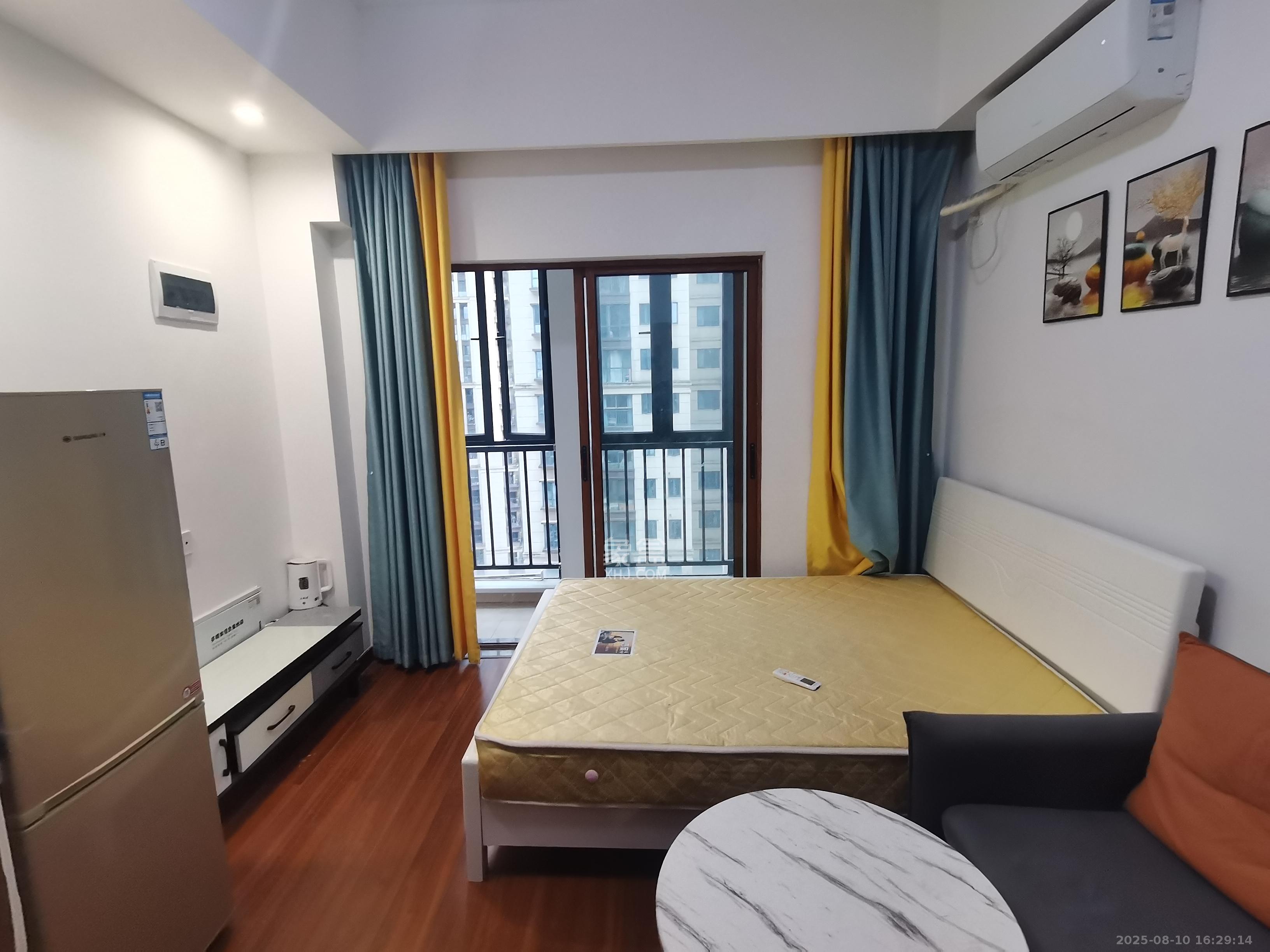 荣泰广场 1室1厅1卫 1200.0元/月 荣泰广场 1室1厅1卫 1200.0元/月室内图