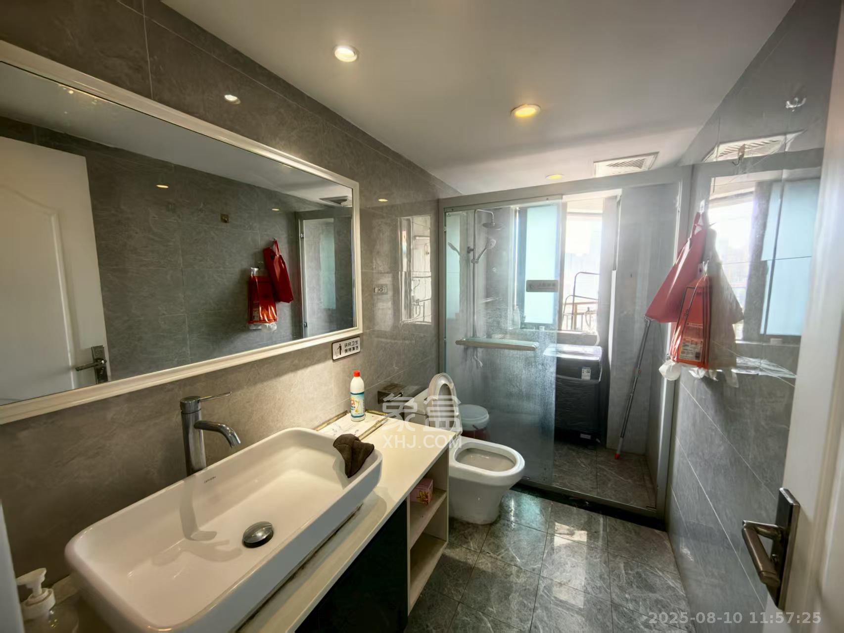 潮宗御苑  4室2厅2卫    5800.0元/月 潮宗御苑  4室2厅2卫    5800.0元/月室内图