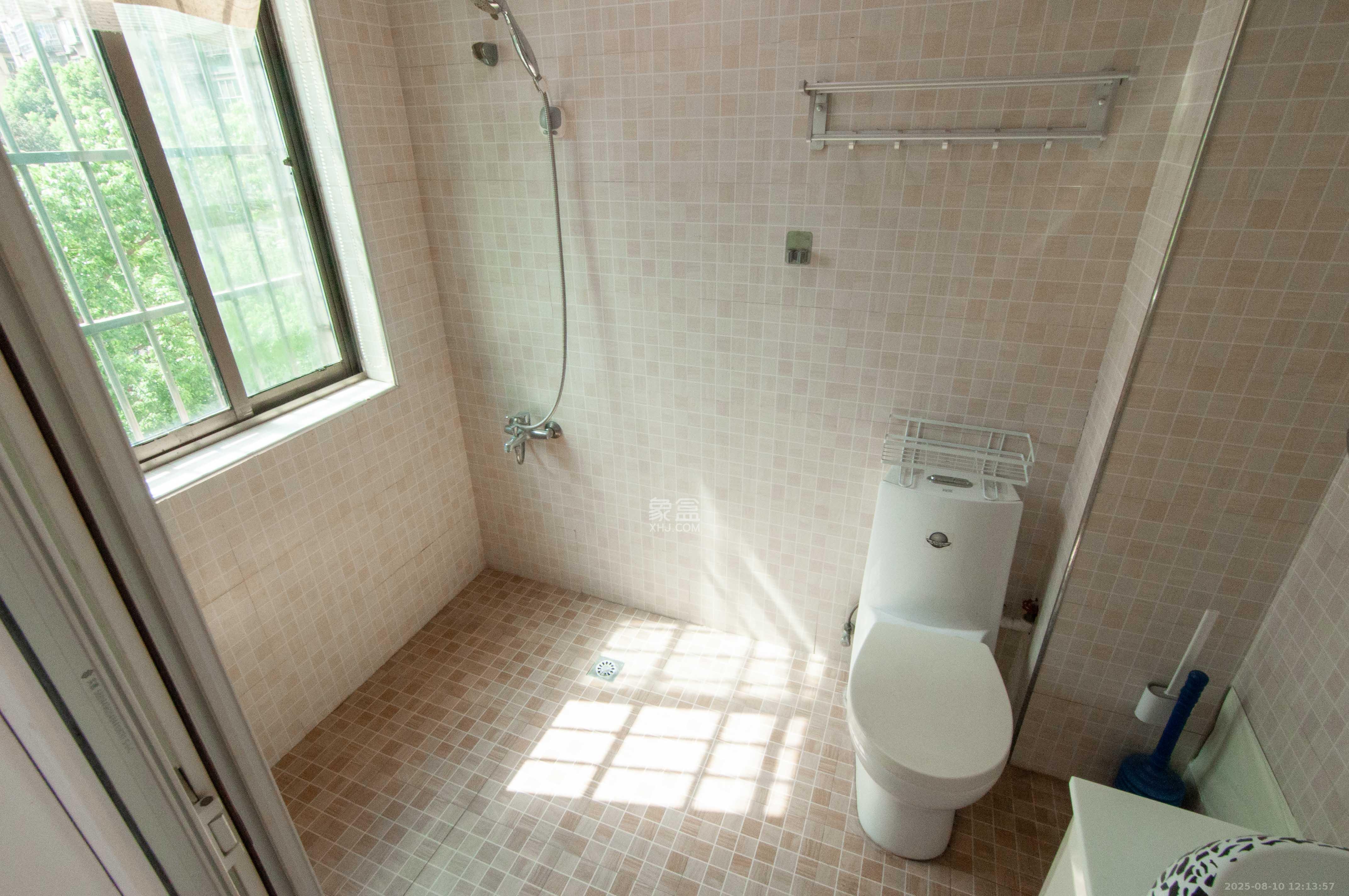 麓谷加州阳光 3室2厅2卫 89.0万 麓谷加州阳光 3室2厅2卫 89.0万卫生间