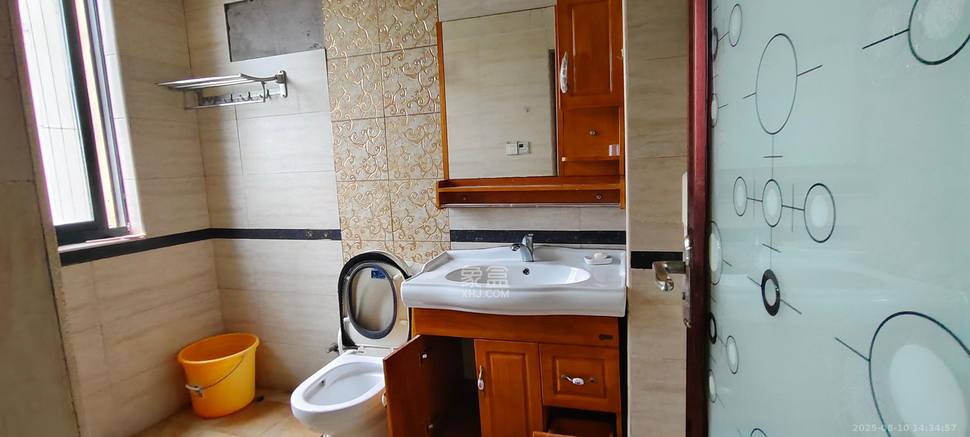 尊邸华庭 3室2厅2卫 2000.0元/月 尊邸华庭 3室2厅2卫 2000.0元/月室内图