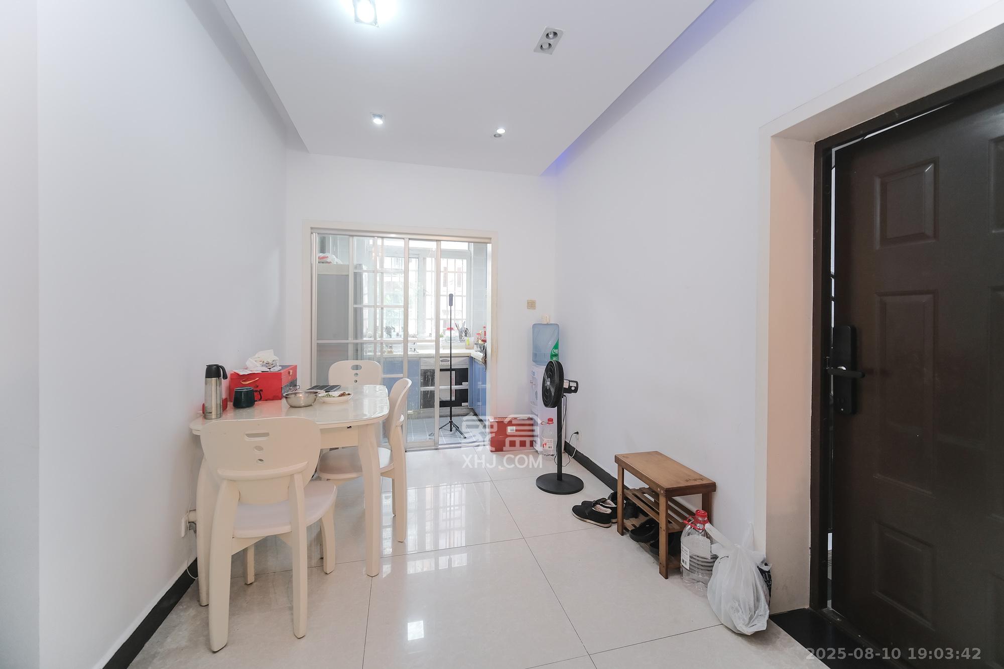 山水湾  3室2厅1卫    59.8万客厅