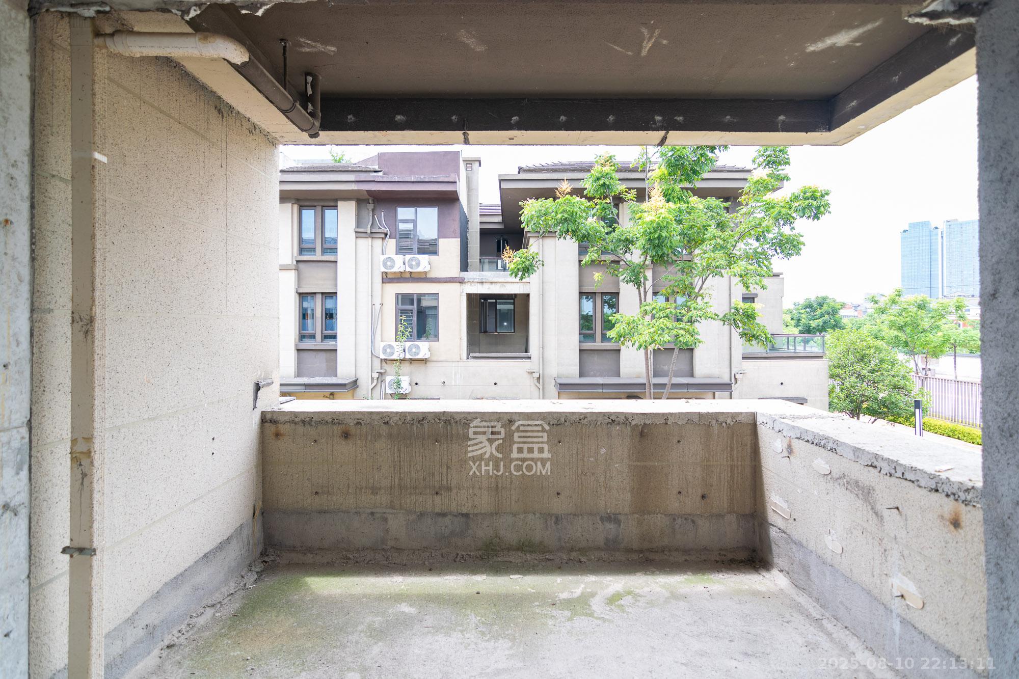 华润桃源里  8室3厅4卫   298.00万阳台