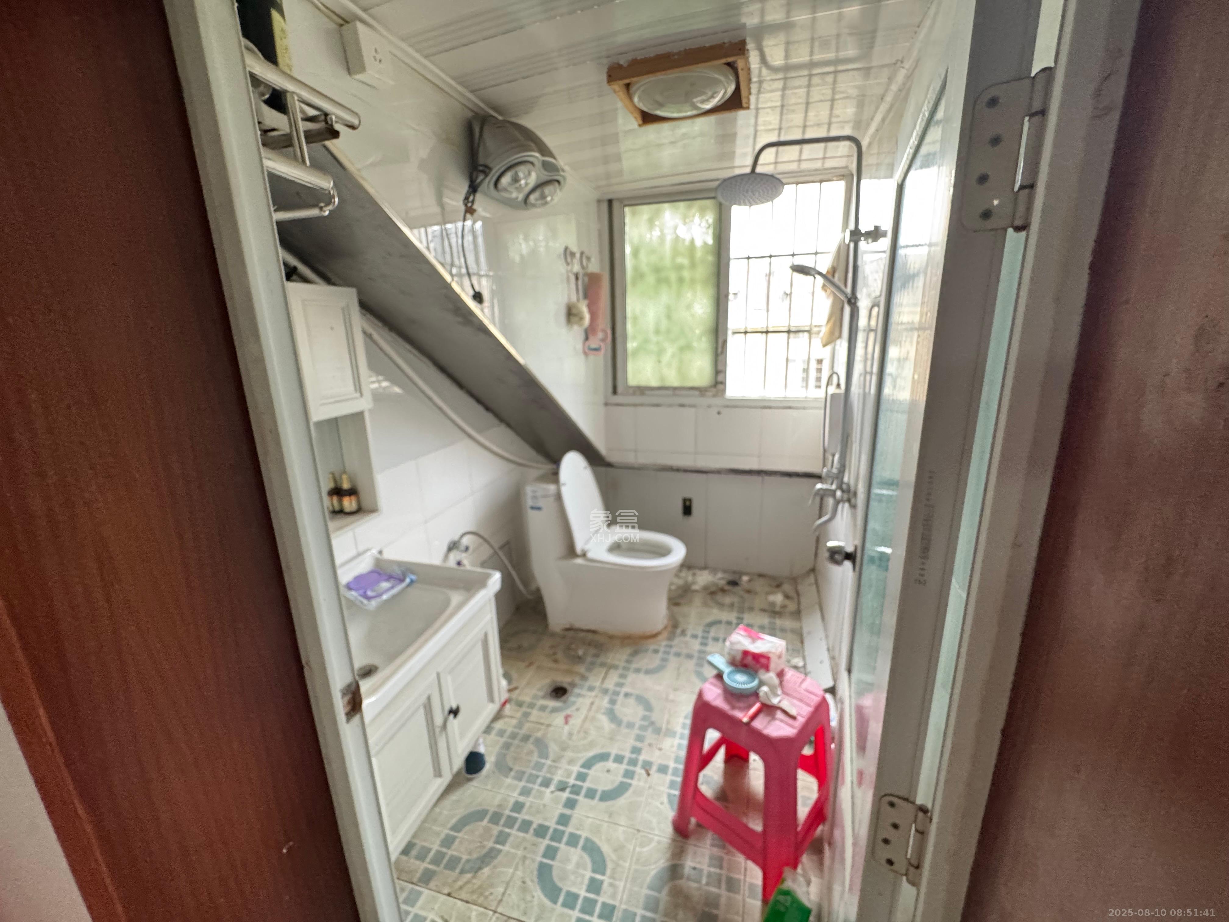 鄱阳小区  2室2厅1卫    800.0元/月 鄱阳小区  2室2厅1卫    800.0元/月室内图