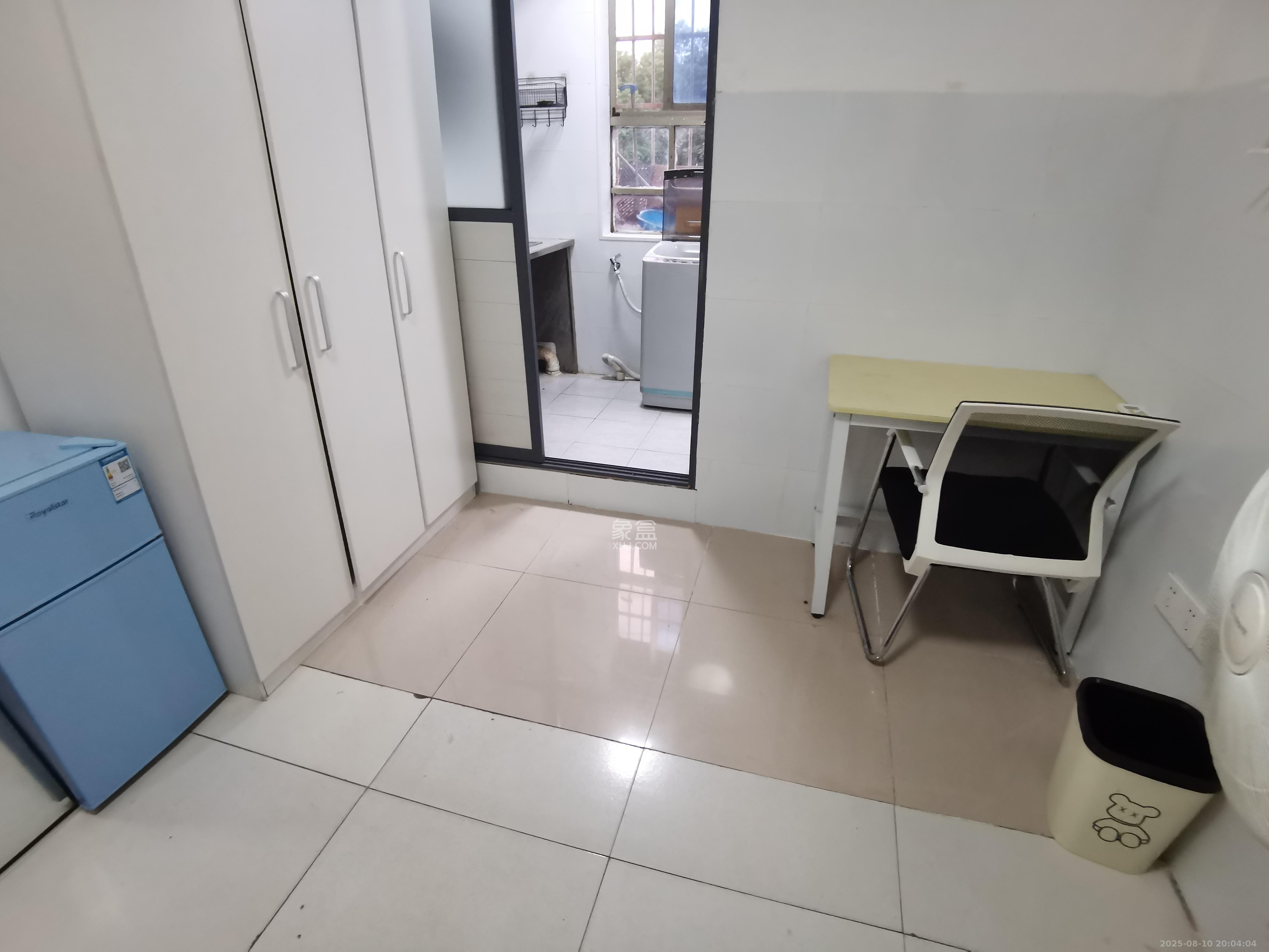 火炬村 1室0厅0卫 800.0元/月 火炬村 1室0厅0卫 800.0元/月室内图