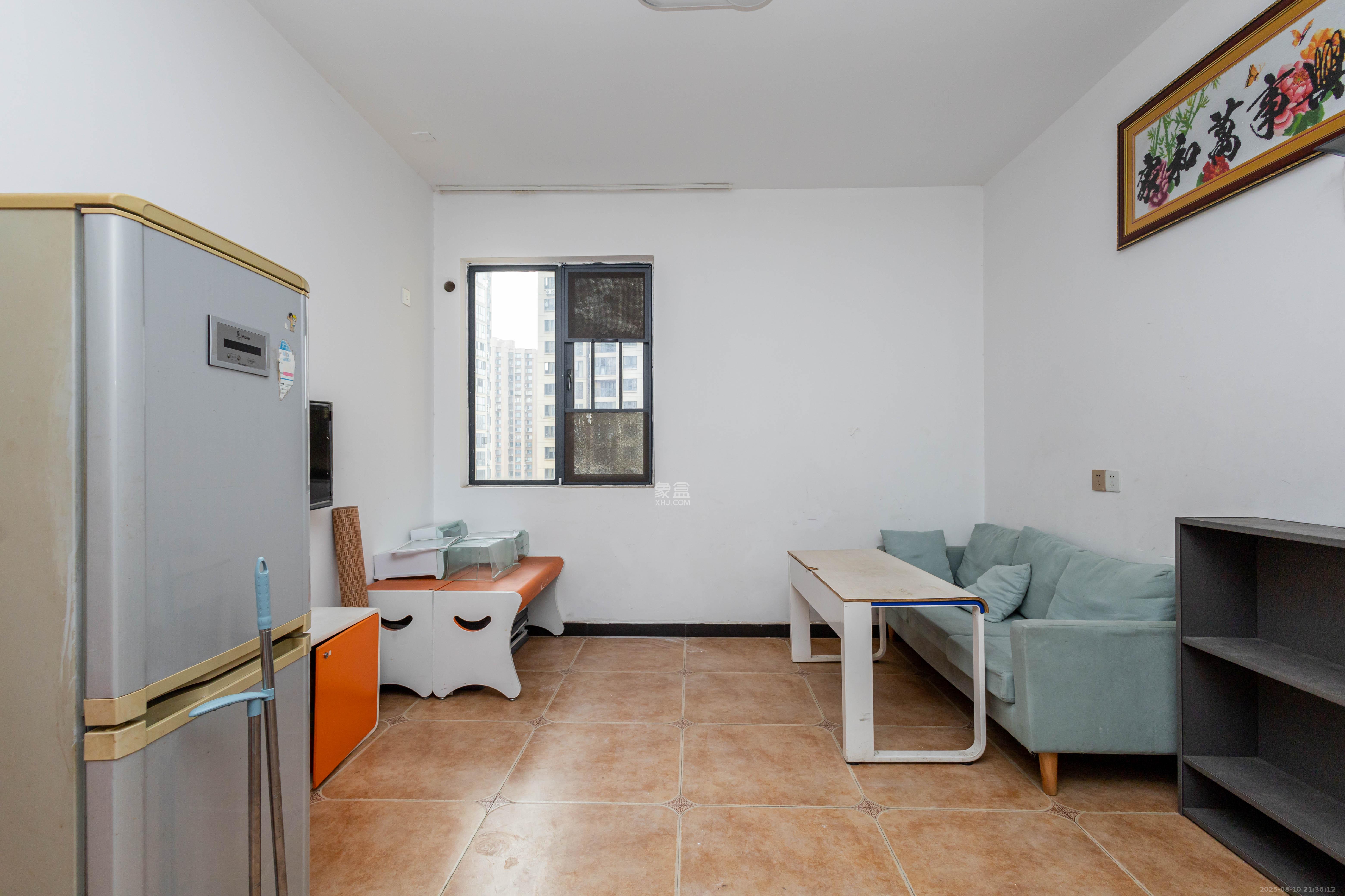 爵世名邸东湖(东湖壹号企业总部基地)  2室2厅1卫    49.99万 爵世名邸东湖(东湖壹号企业总部基地)  2室2厅1卫    49.99万客厅