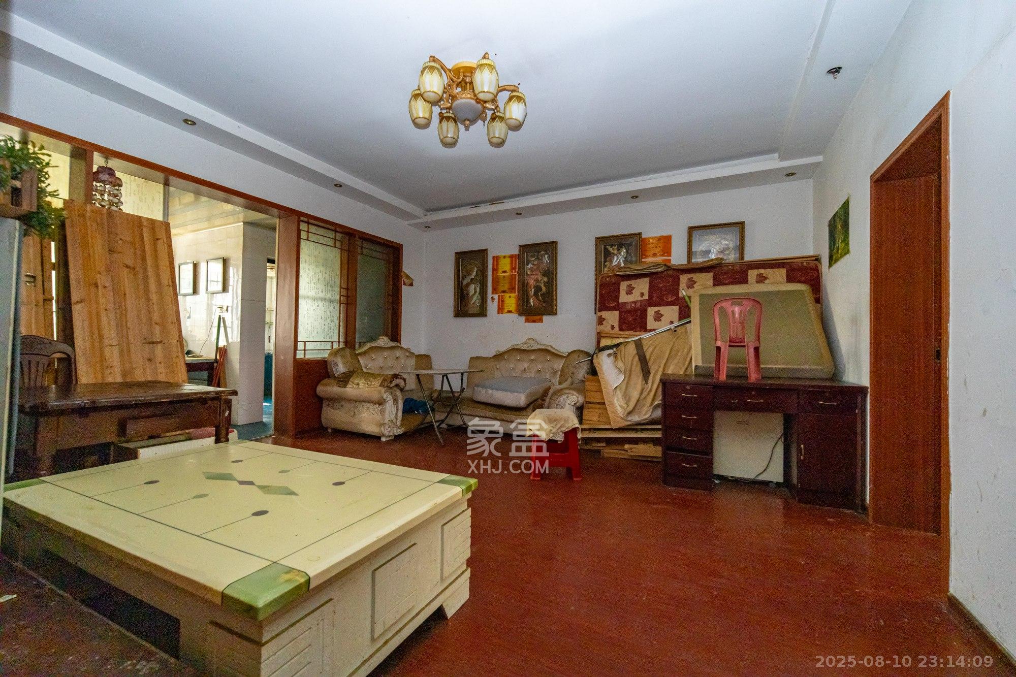 湘绣城  2室2厅1卫    36.8万 湘绣城  2室2厅1卫    36.8万客厅