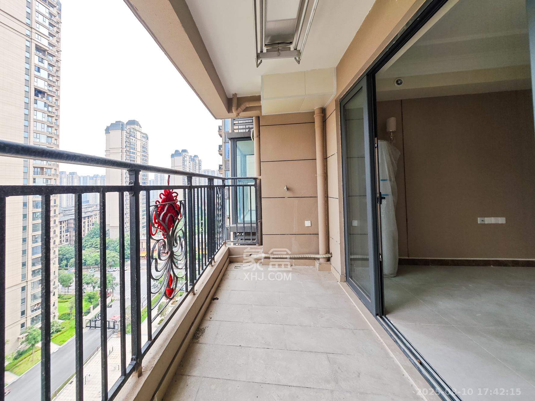 恒大御景天下城二期 3室2厅2卫 97.0万 恒大御景天下城二期 3室2厅2卫 97.0万阳台