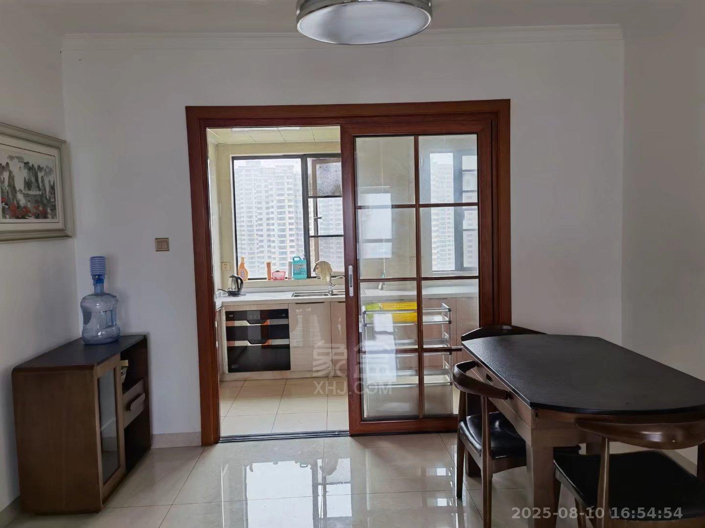 春藤小镇 3室2厅2卫 2000.0元/月 春藤小镇 3室2厅2卫 2000.0元/月室内图