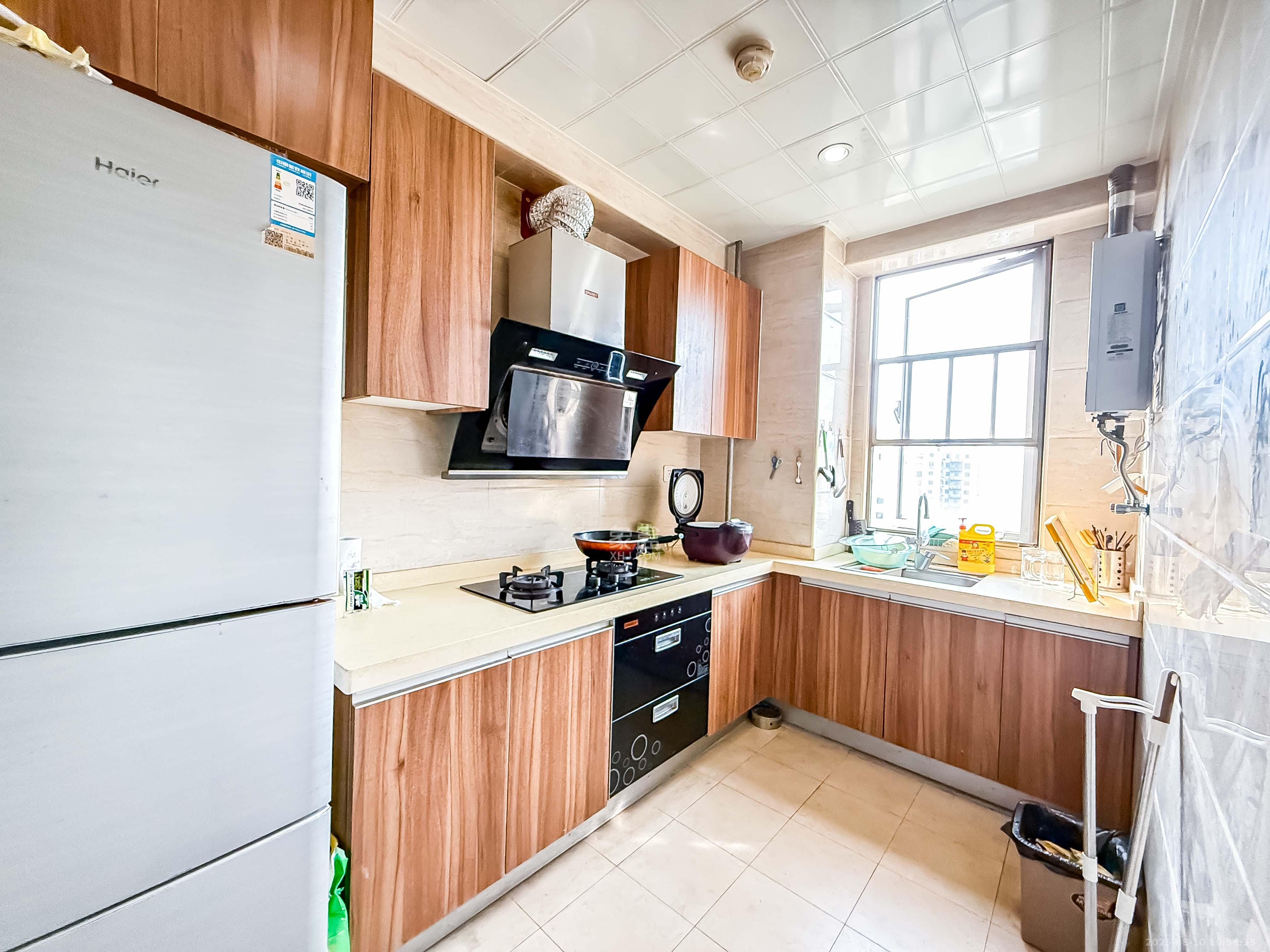 麓谷小镇  3室2厅1卫    58.5万 麓谷小镇  3室2厅1卫    58.5万厨房