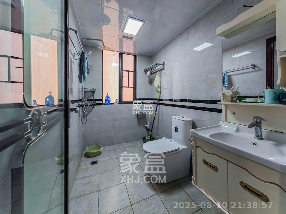 绿地之窗 4室2厅2卫 3500.0元/月 绿地之窗 4室2厅2卫 3500.0元/月室内图