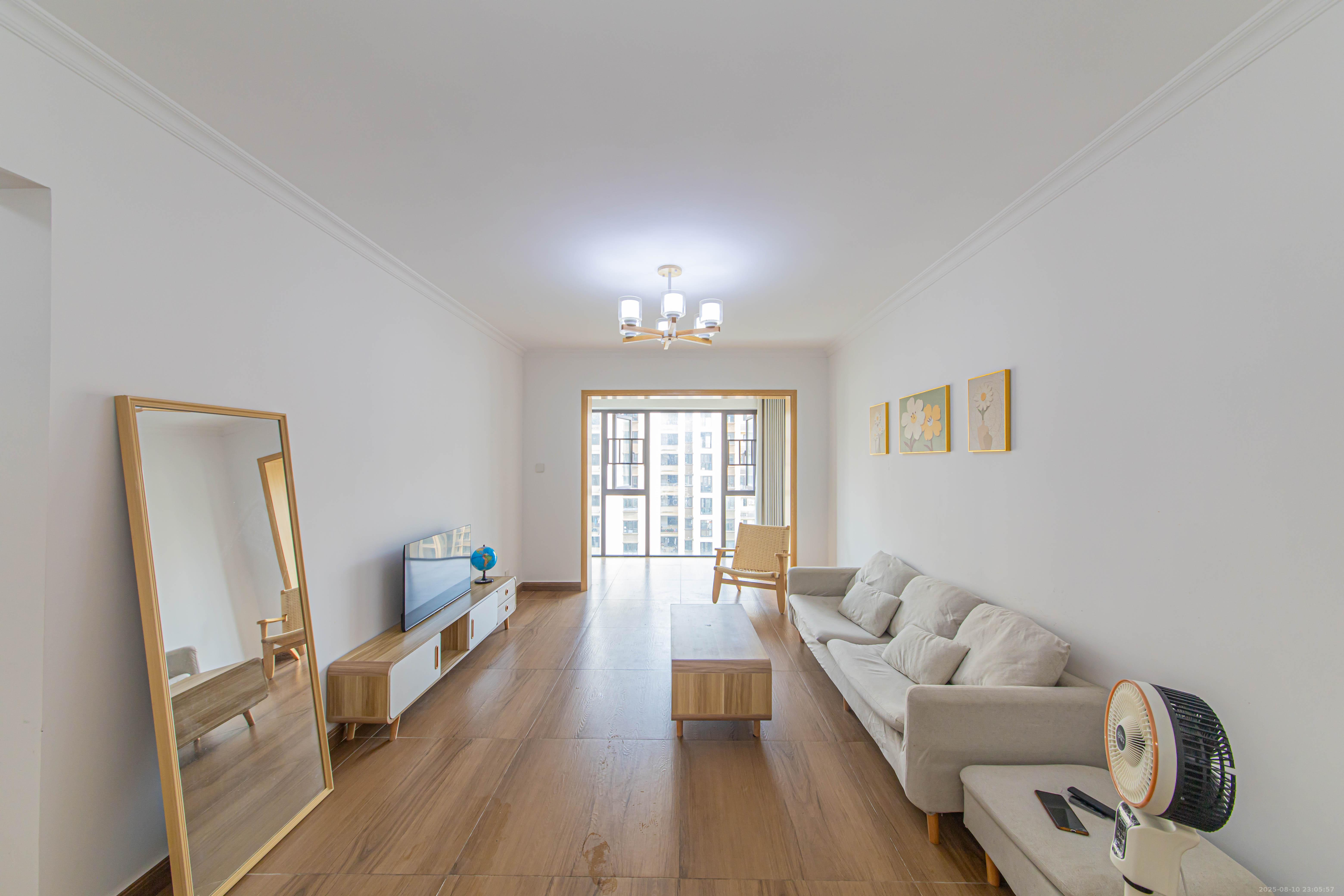 北辰中央公园DF区  3室2厅1卫    98.0万 北辰中央公园DF区  3室2厅1卫    98.0万客厅