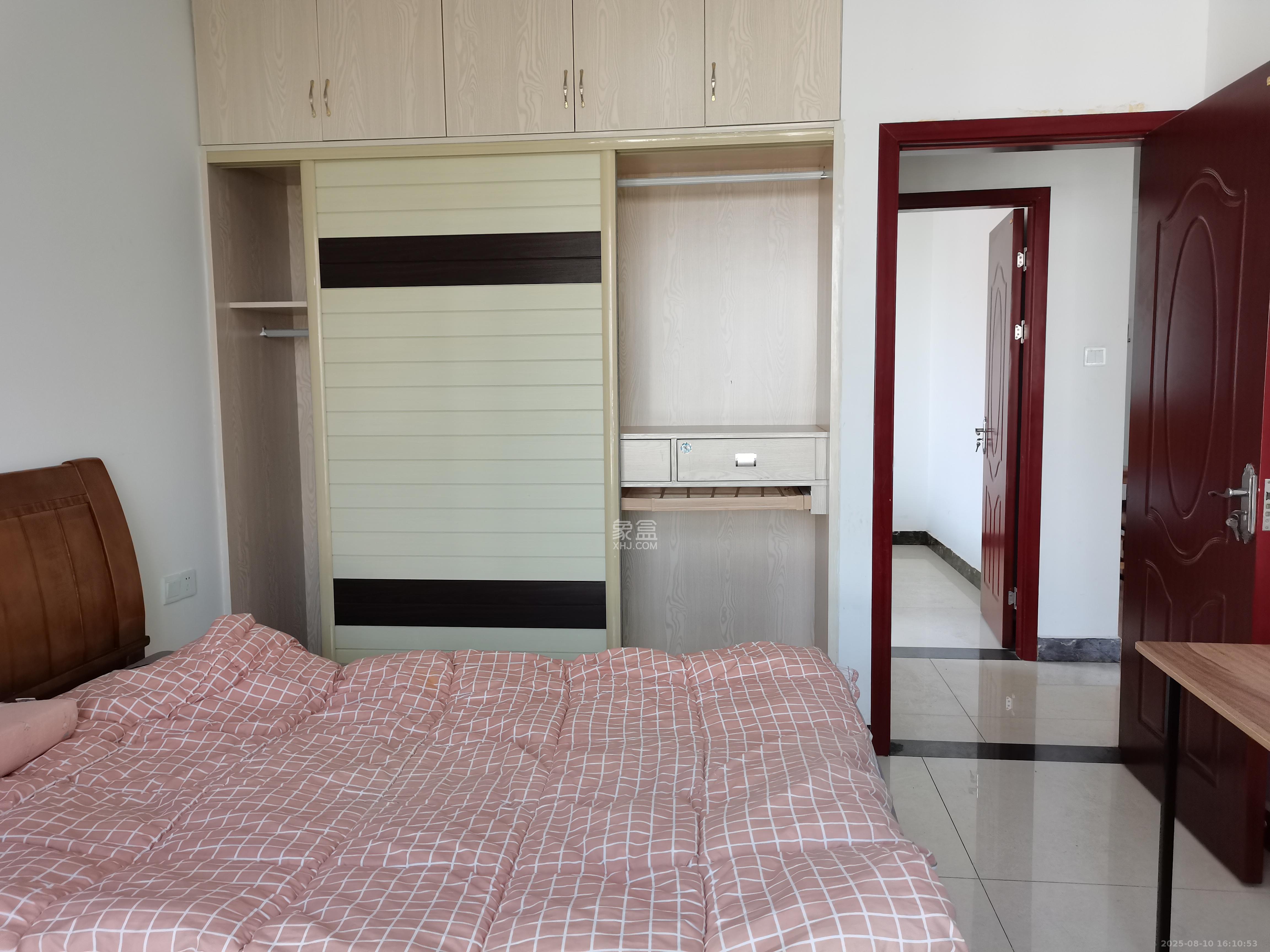 阳光100三期 1室2厅1卫 2300.0元/月 阳光100三期 1室2厅1卫 2300.0元/月室内图