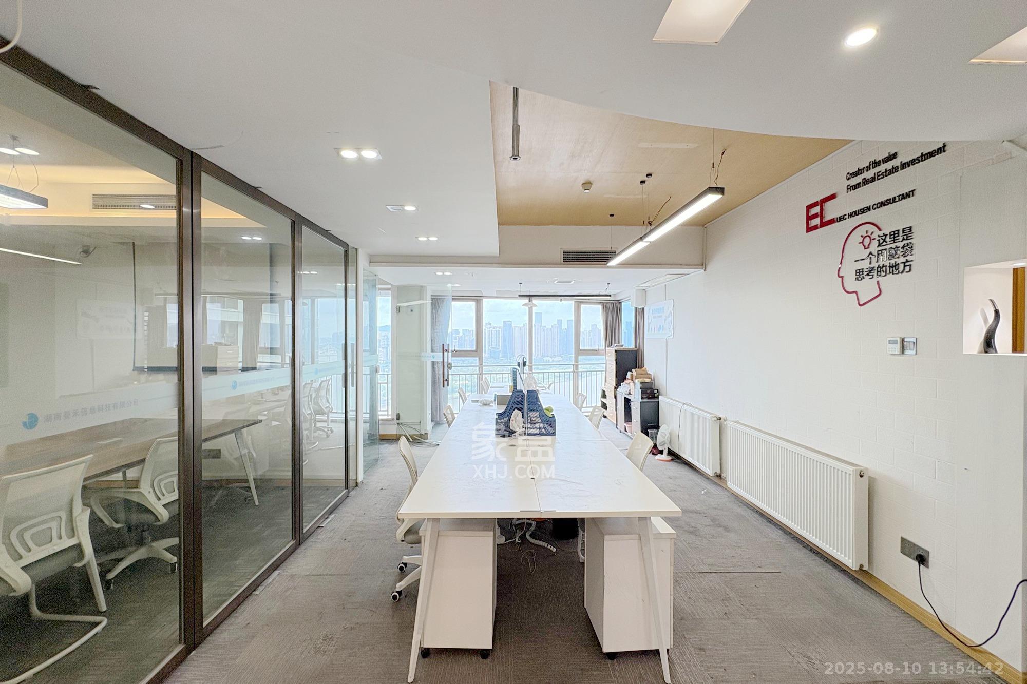 潮宗御苑 4室2厅2卫 8000.0元/月 潮宗御苑 4室2厅2卫 8000.0元/月室内图