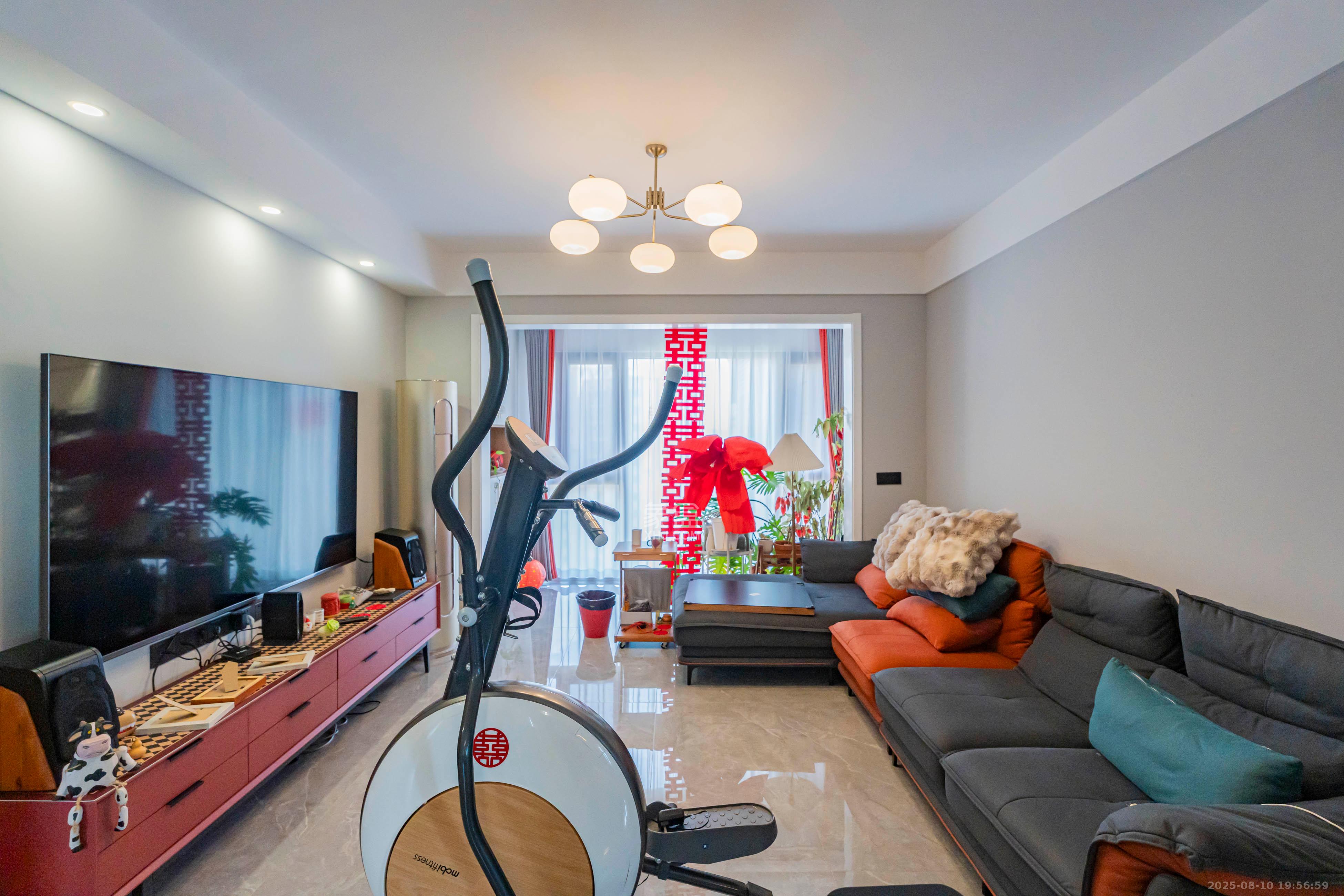 五矿沁园金城(春和景园) 4室2厅2卫 140.0万 五矿沁园金城(春和景园) 4室2厅2卫 140.0万客厅