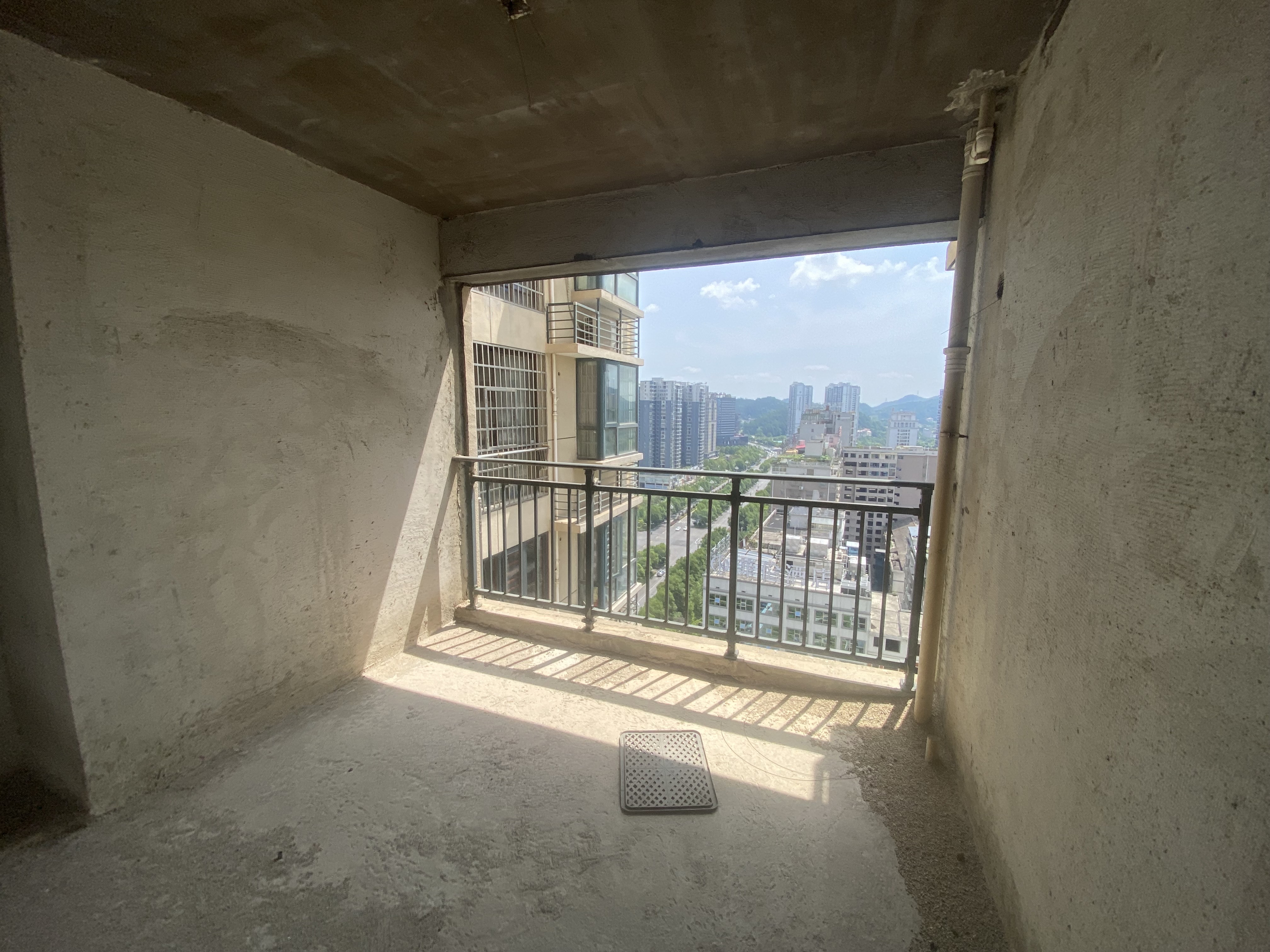 壹号公馆 3室2厅1卫 45.0万 壹号公馆 3室2厅1卫 45.0万客厅