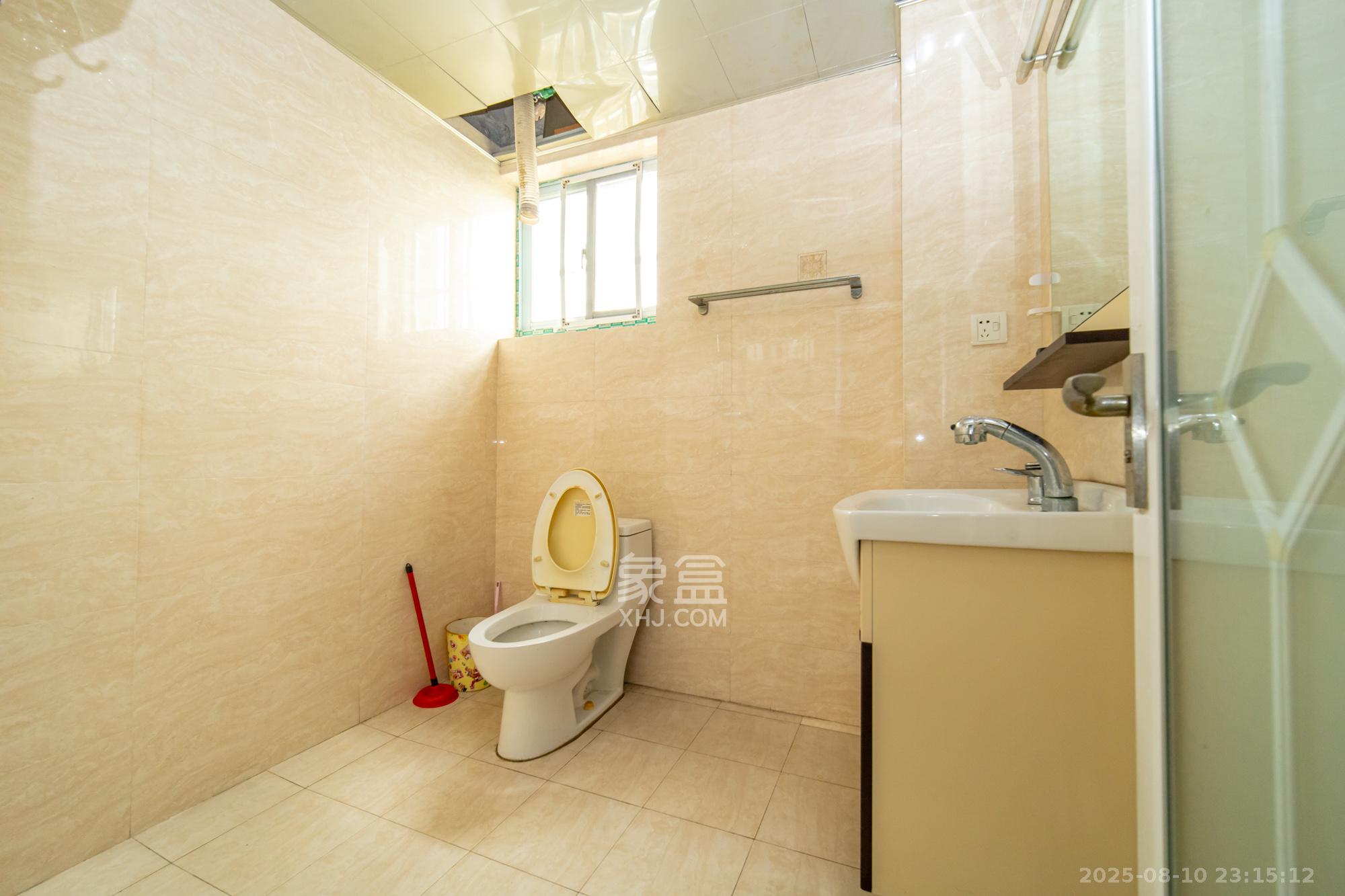 高林金三华邸 3室2厅2卫 75.0万 高林金三华邸 3室2厅2卫 75.0万卫生间