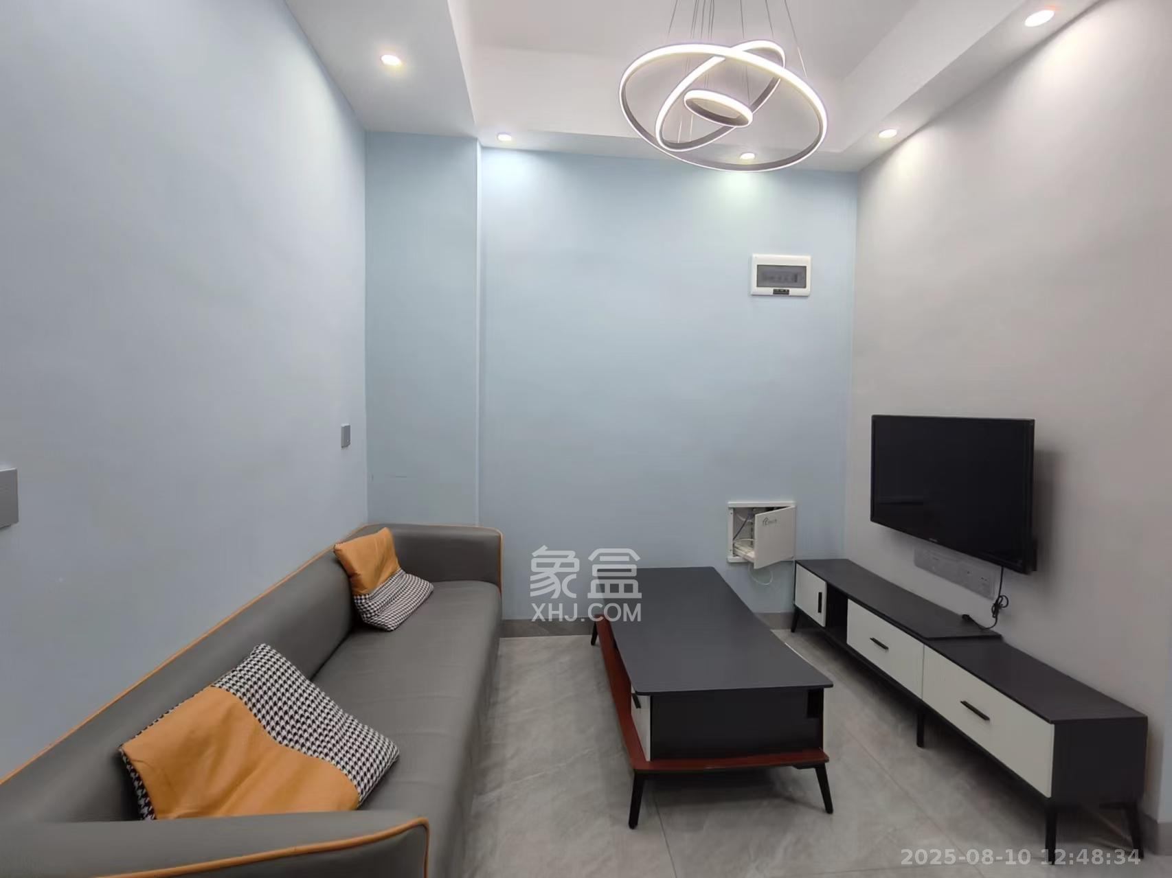 芙蓉万国城MOMA(卓越汇富苑)  3室2厅1卫    1700.0元/月 芙蓉万国城MOMA(卓越汇富苑)  3室2厅1卫    1700.0元/月室内图