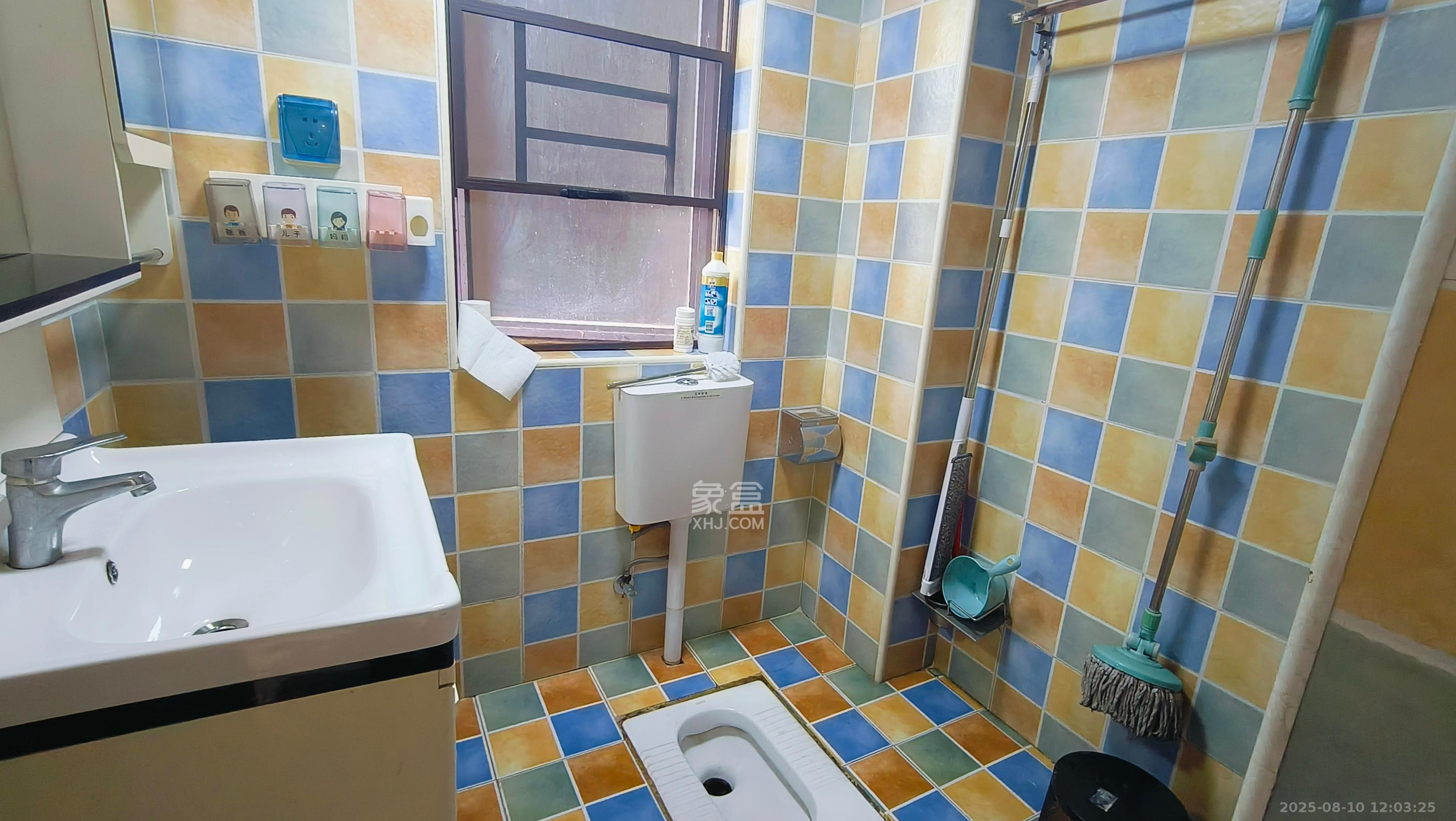 艾美潇湘 3室2厅2卫 2200.0元/月 艾美潇湘 3室2厅2卫 2200.0元/月室内图