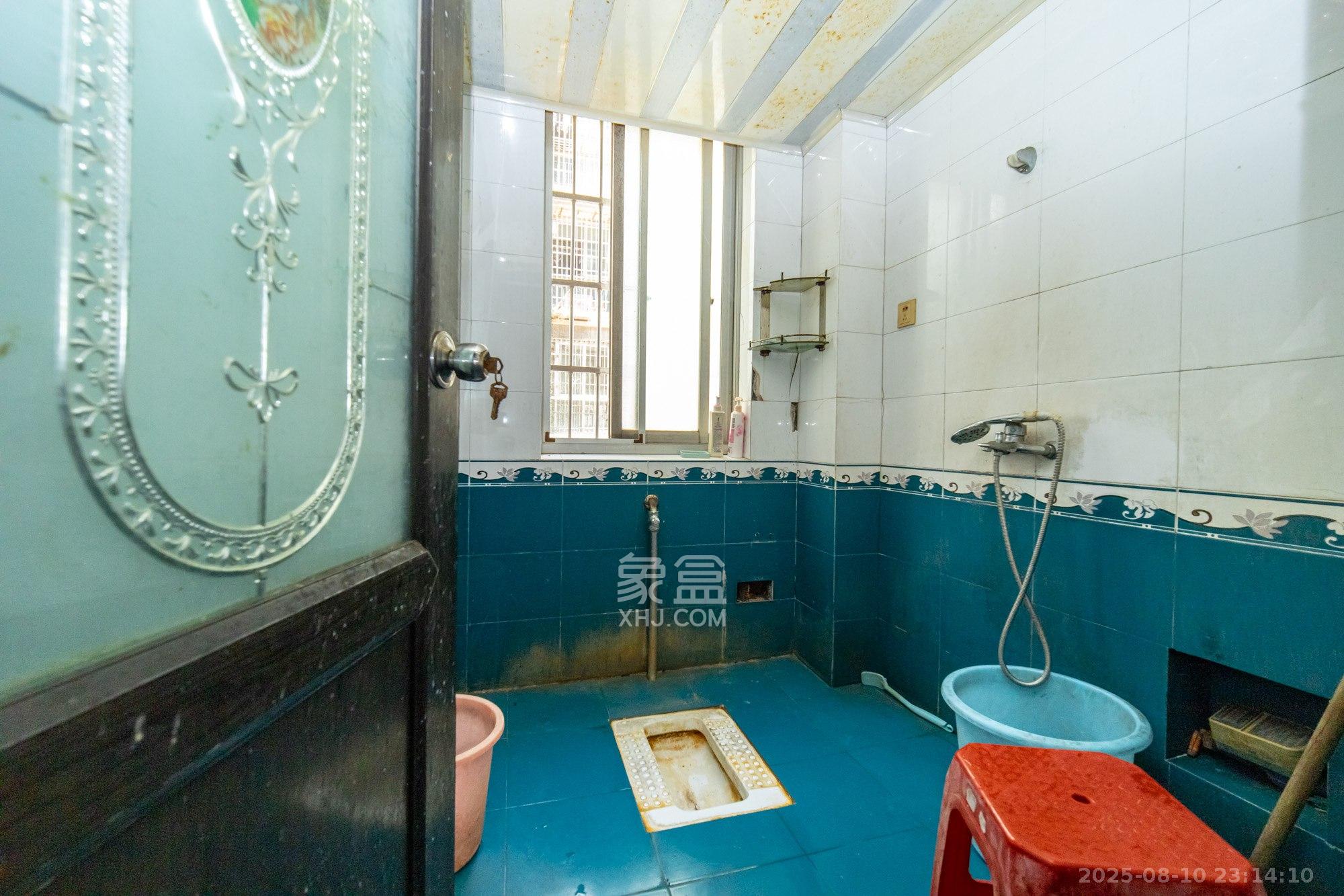 湘绣城  2室2厅1卫    36.8万 湘绣城  2室2厅1卫    36.8万卫生间