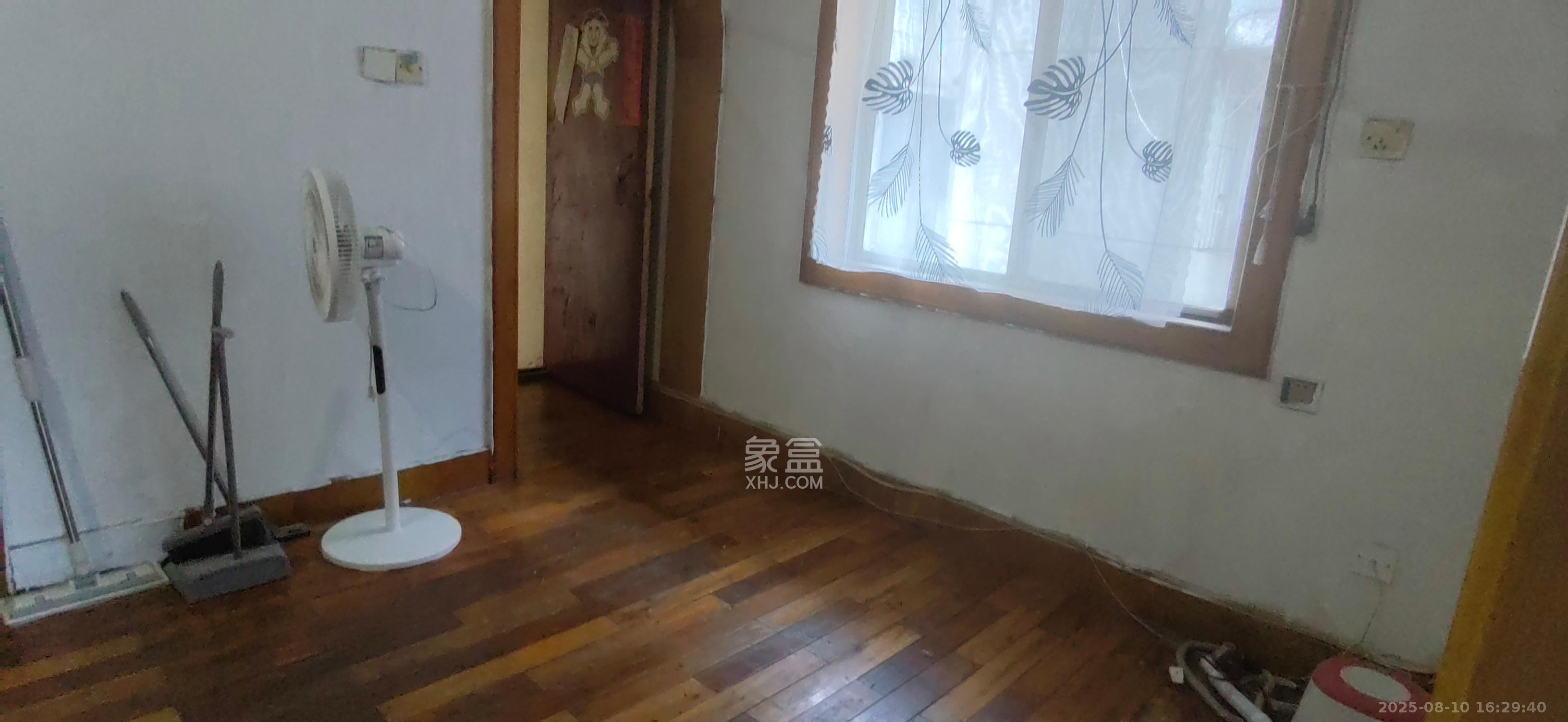 湘运新村  3室1厅1卫    1300.0元/月室内图