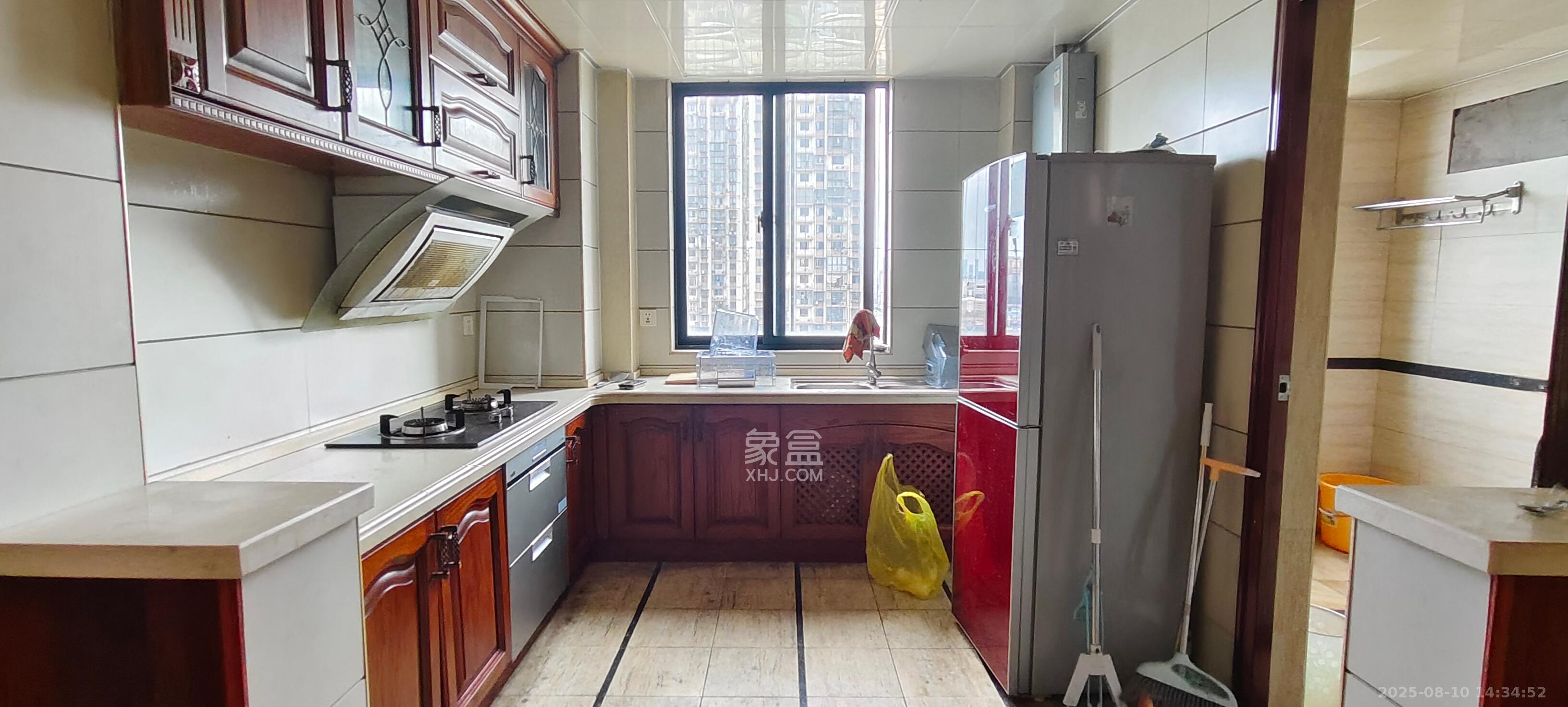 尊邸华庭 3室2厅2卫 2000.0元/月 尊邸华庭 3室2厅2卫 2000.0元/月室内图