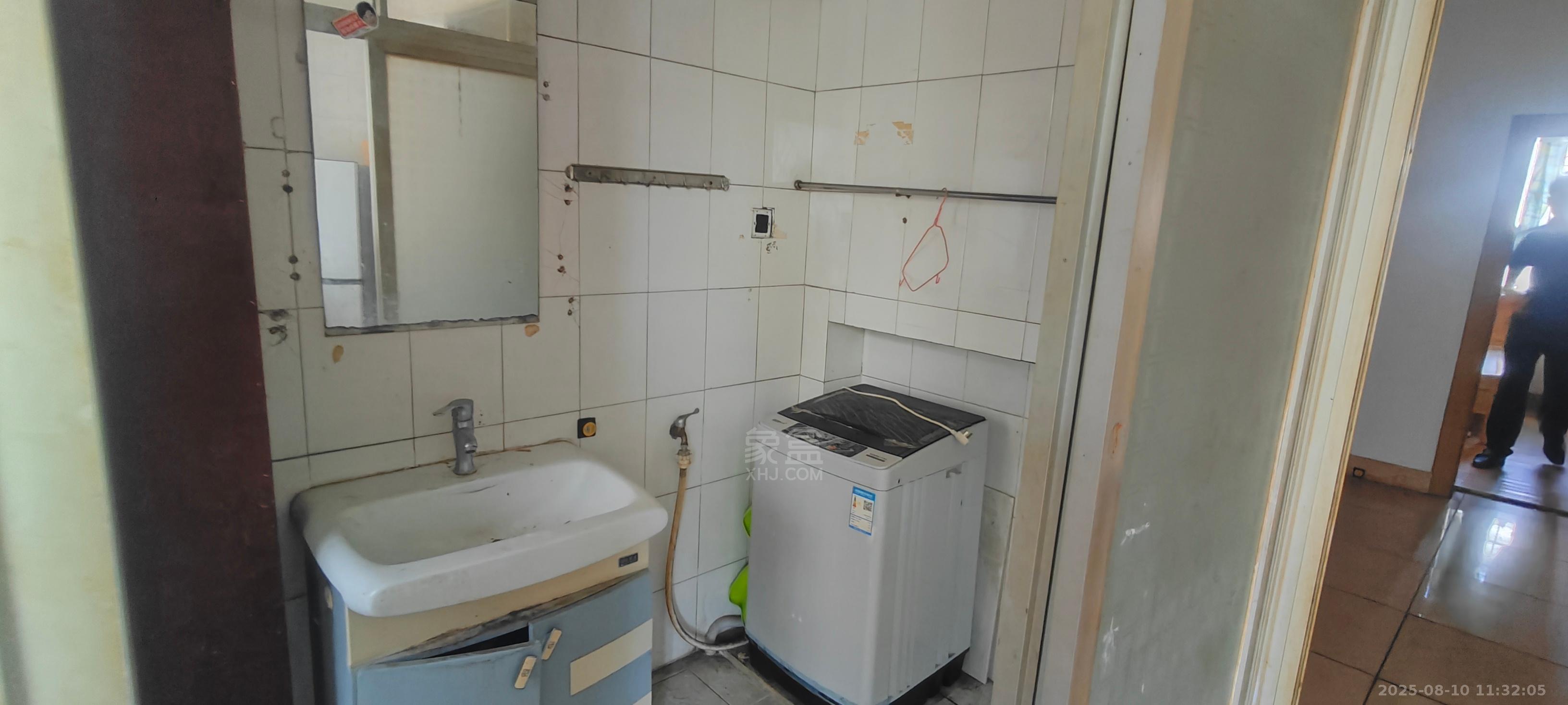 铁路小区  2室2厅1卫   700.00元/月室内图