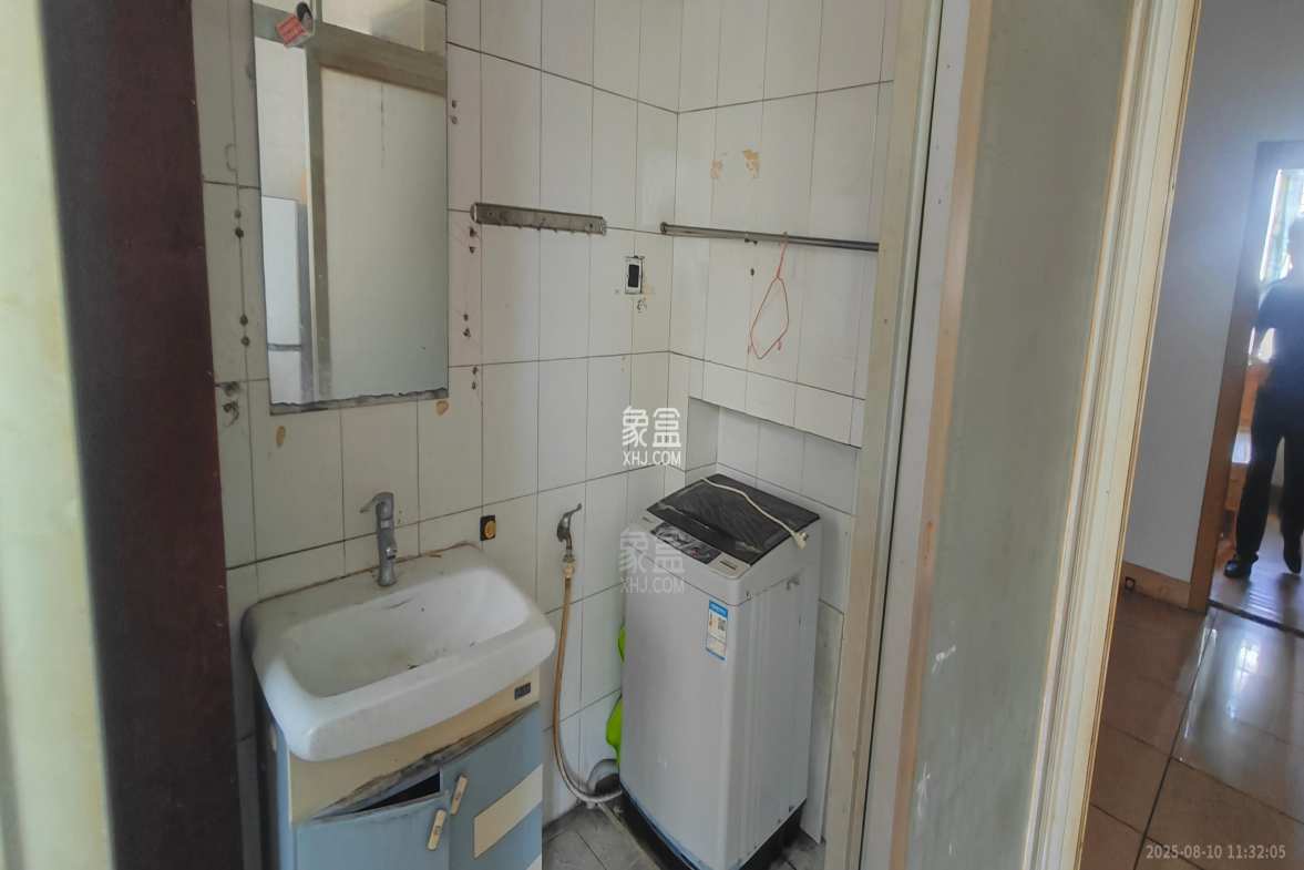 铁路小区 2室2厅1卫 700.0元/月 铁路小区 2室2厅1卫 700.0元/月室内图