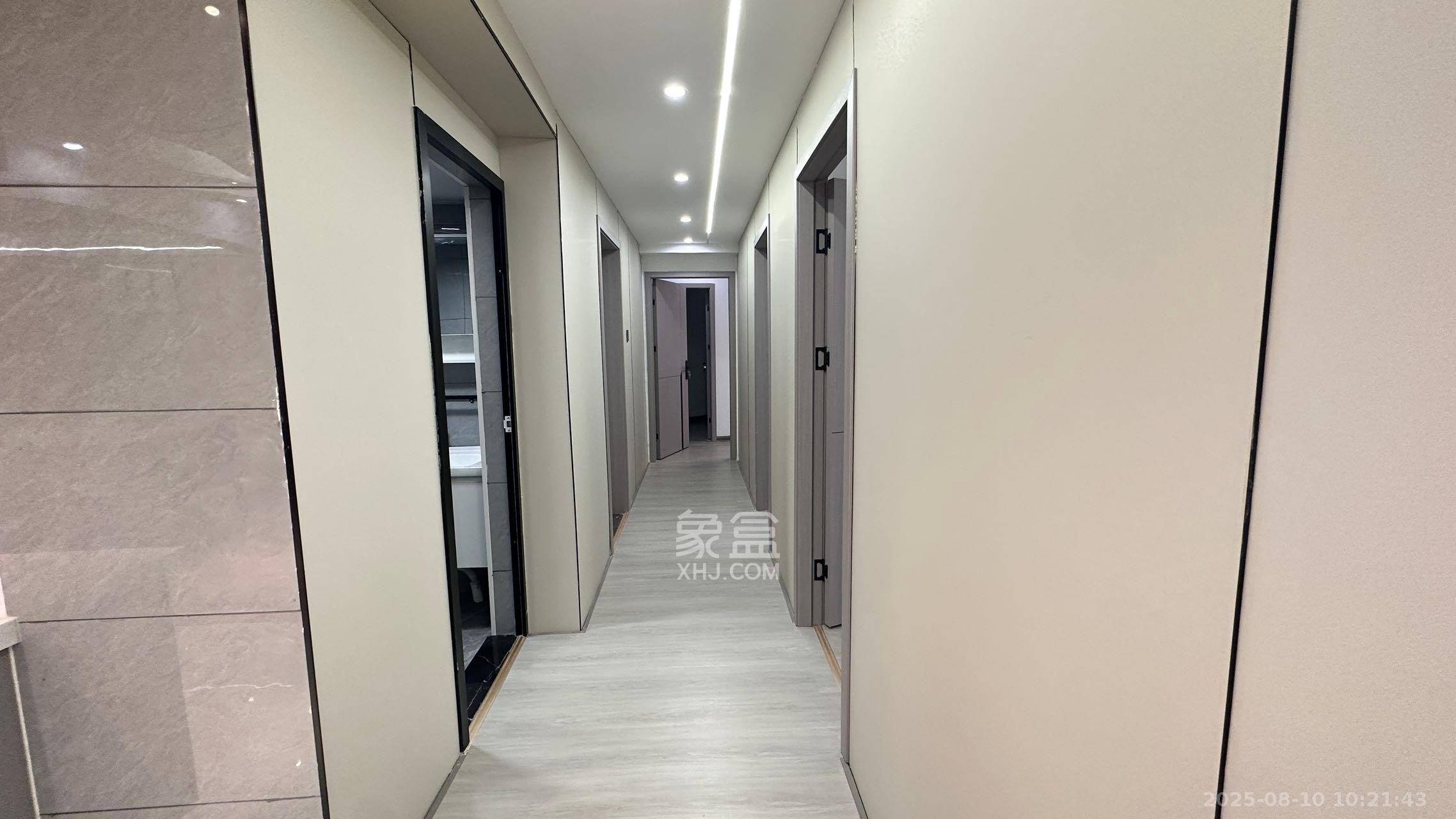 潮宗御苑  4室2厅2卫   8800.00元/月室内图